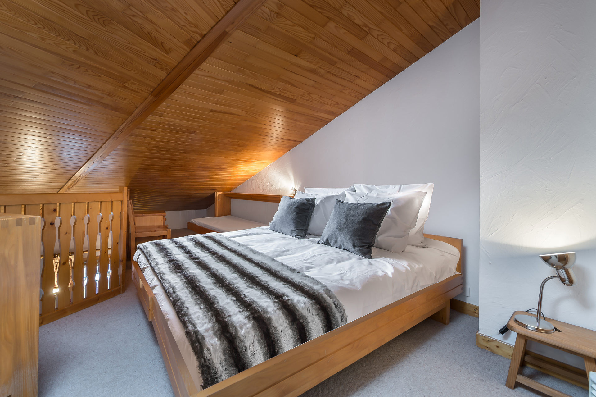 _lv_images__lot_0000130502_04_1446027