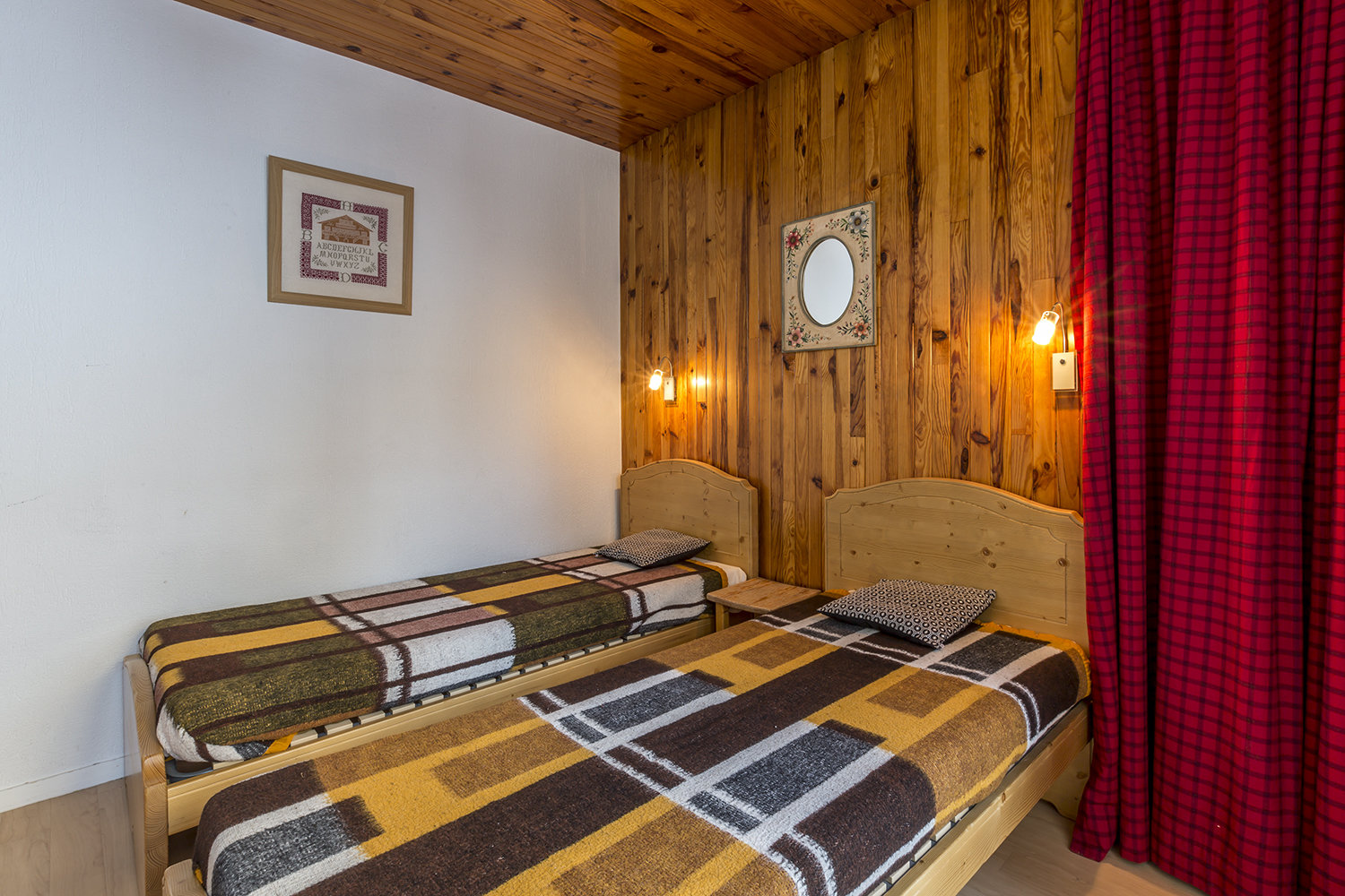 _lv_images__lot_0000180025_13_1457583