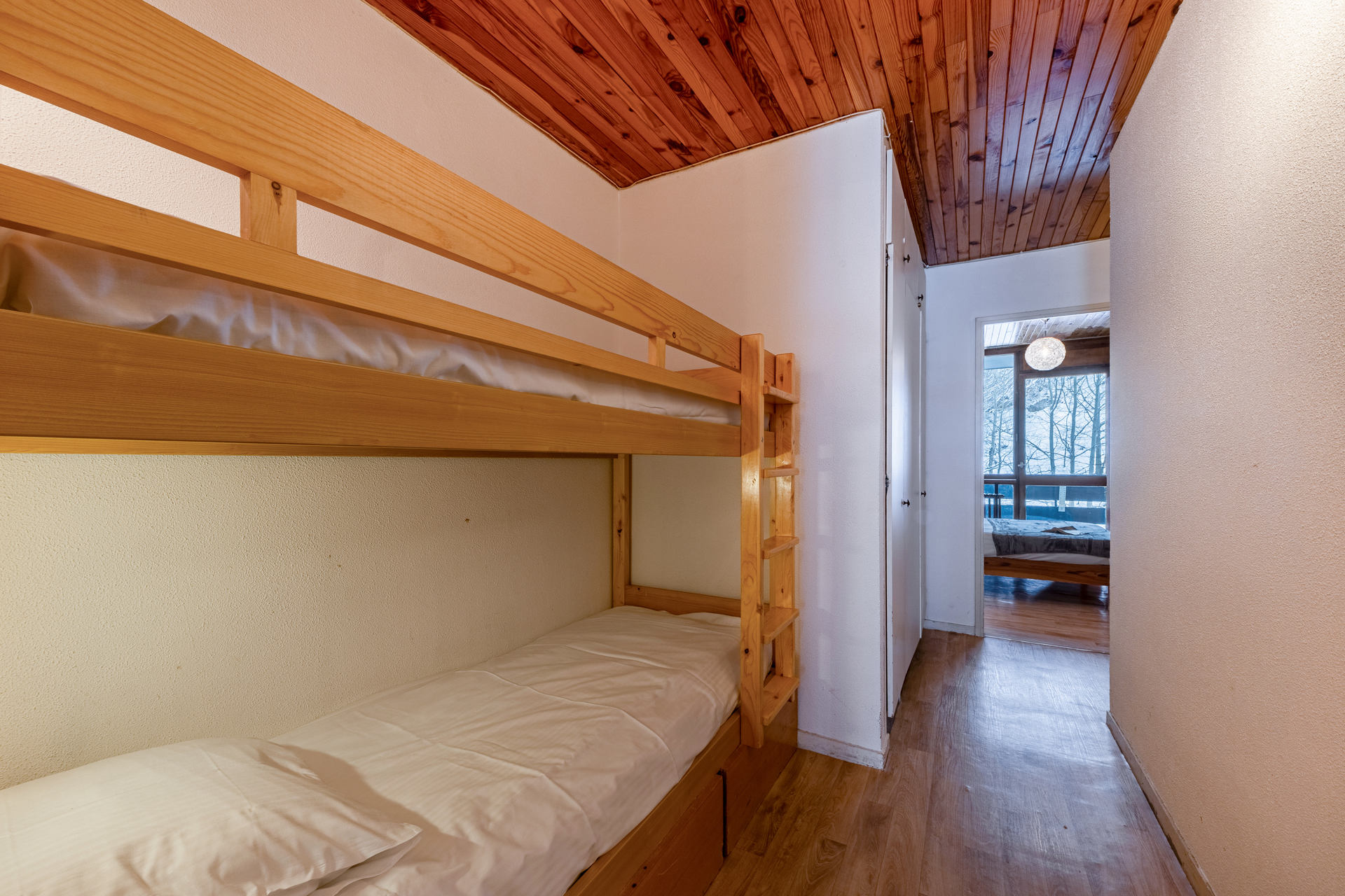 _lv_images__lot_0000180028_06_1456108