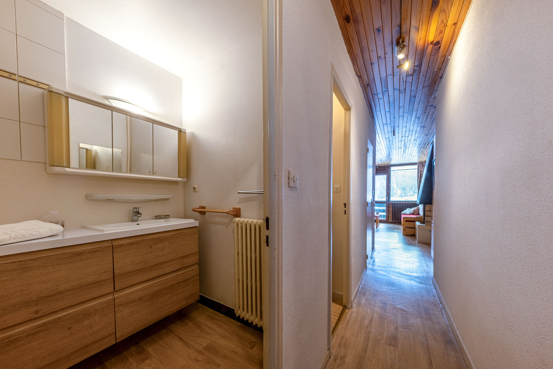 _lv_images__lot_0000180028_09_1456111