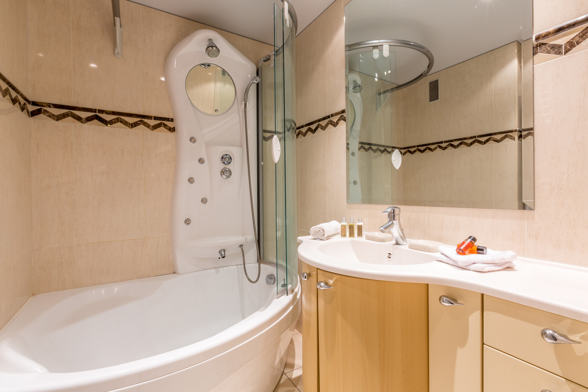 _lv_images__lot_0000190027_11_1456907