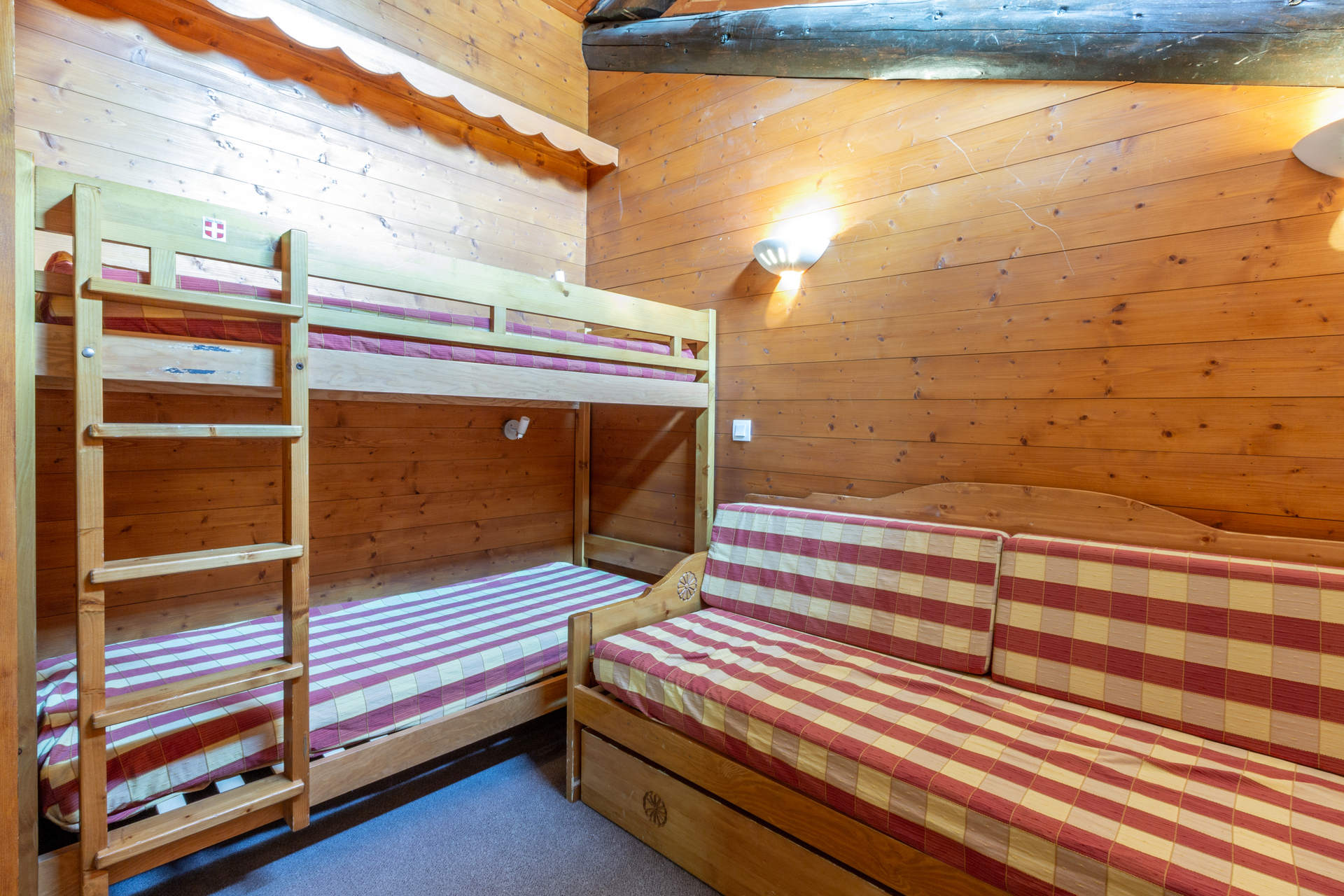 _lv_images__lot_0000210042_08_1455253