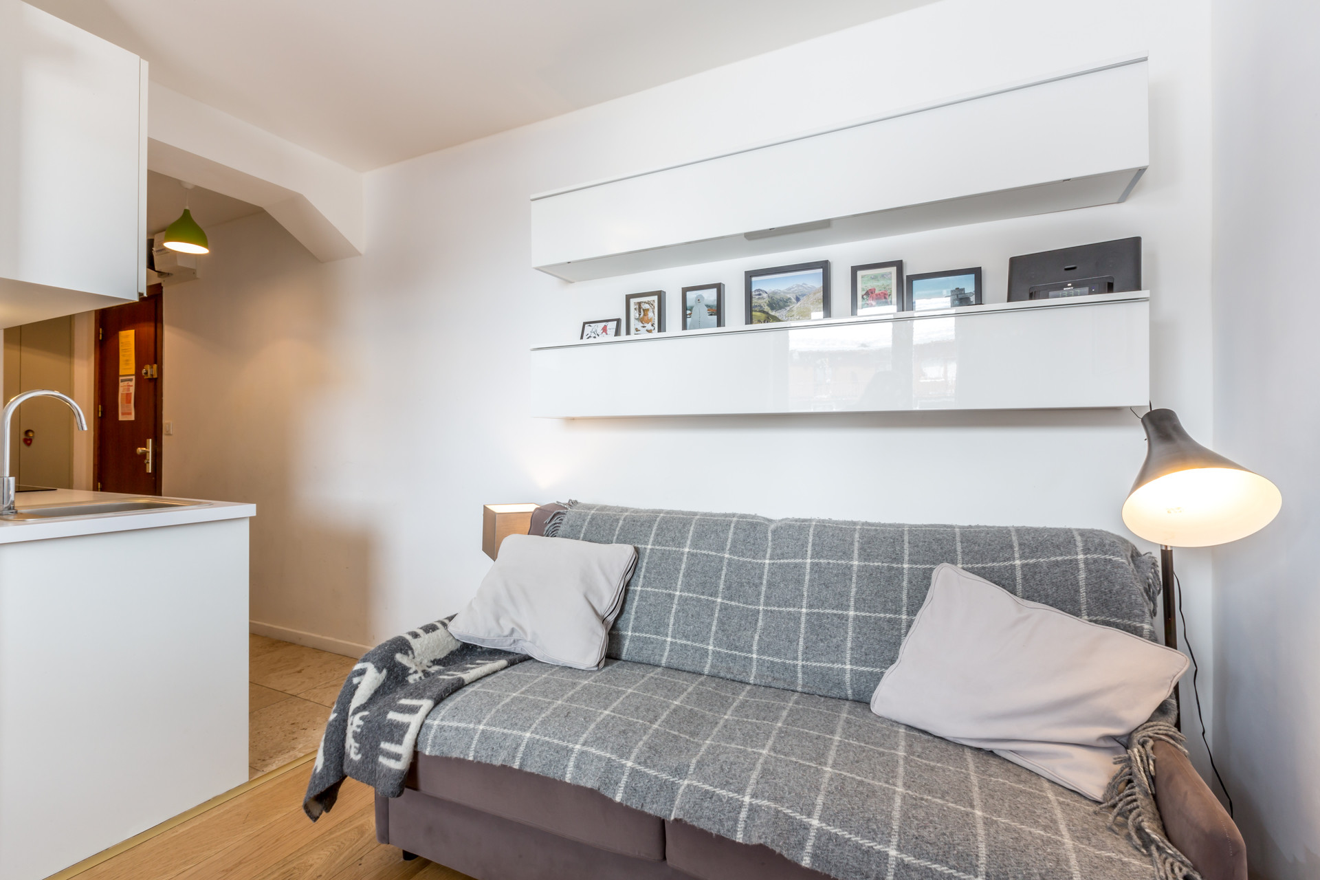 _lv_images__lot_0000220025_02_1458214