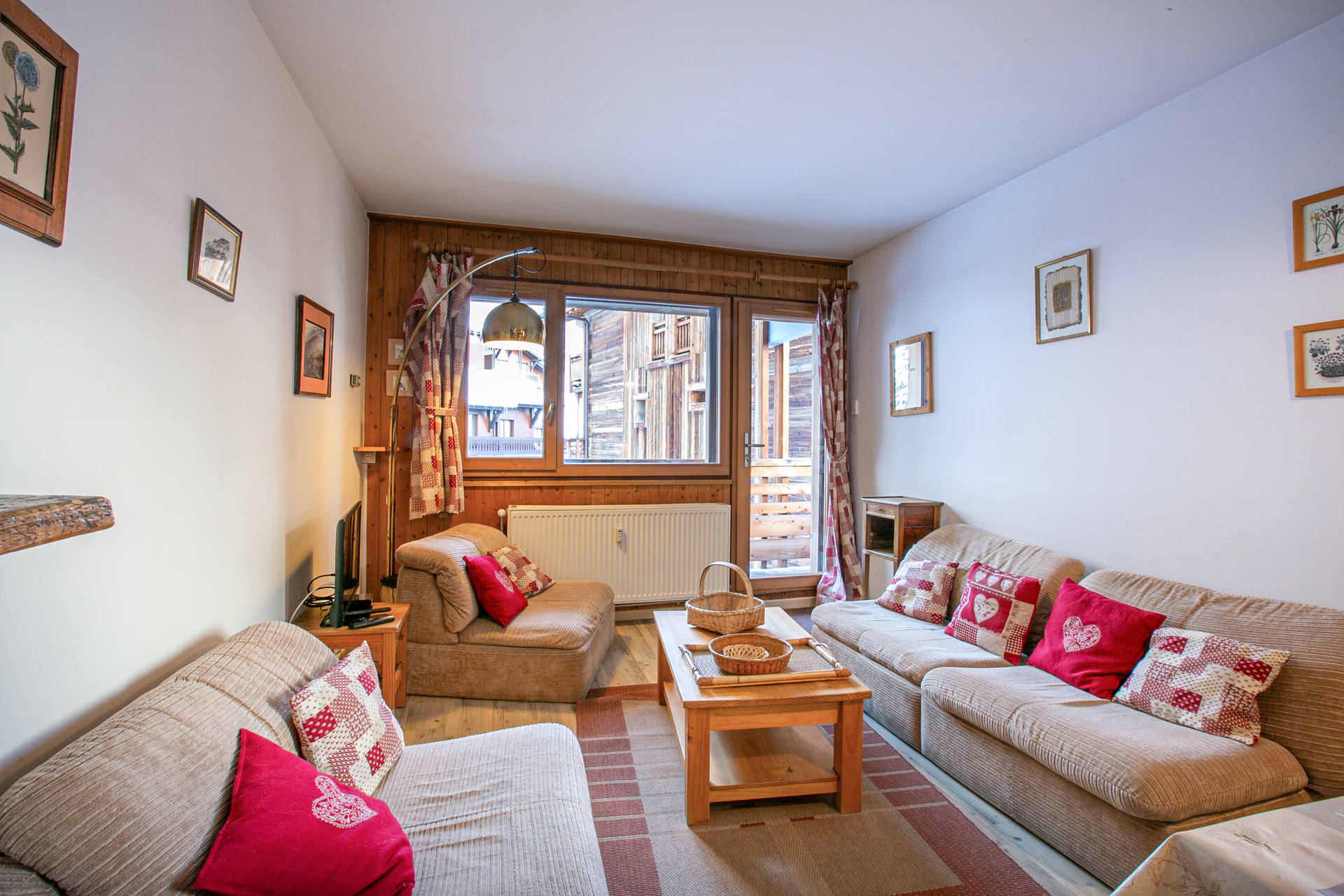 _lv_images__lot_0000220030_02_1457421