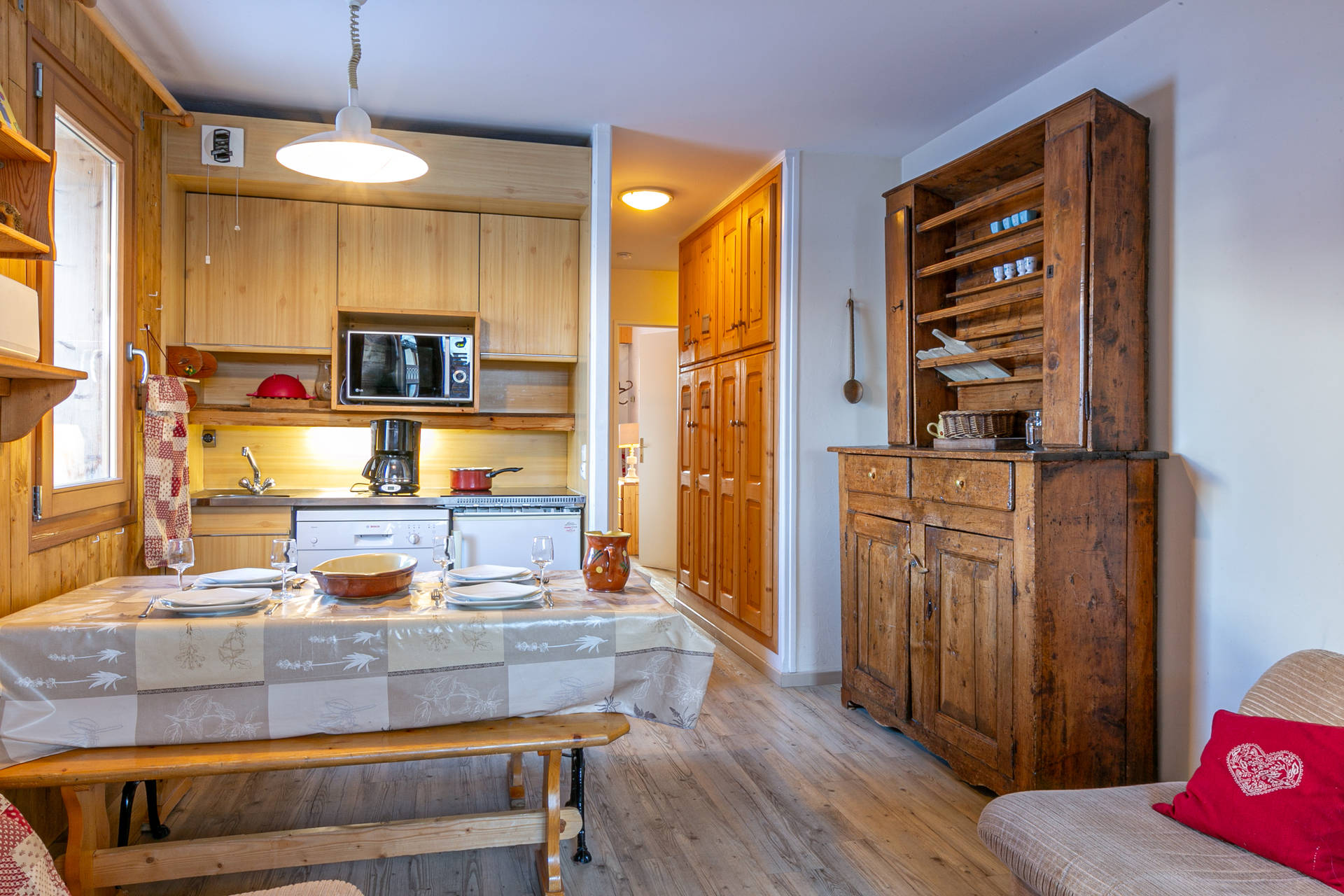 _lv_images__lot_0000220030_04_1457423