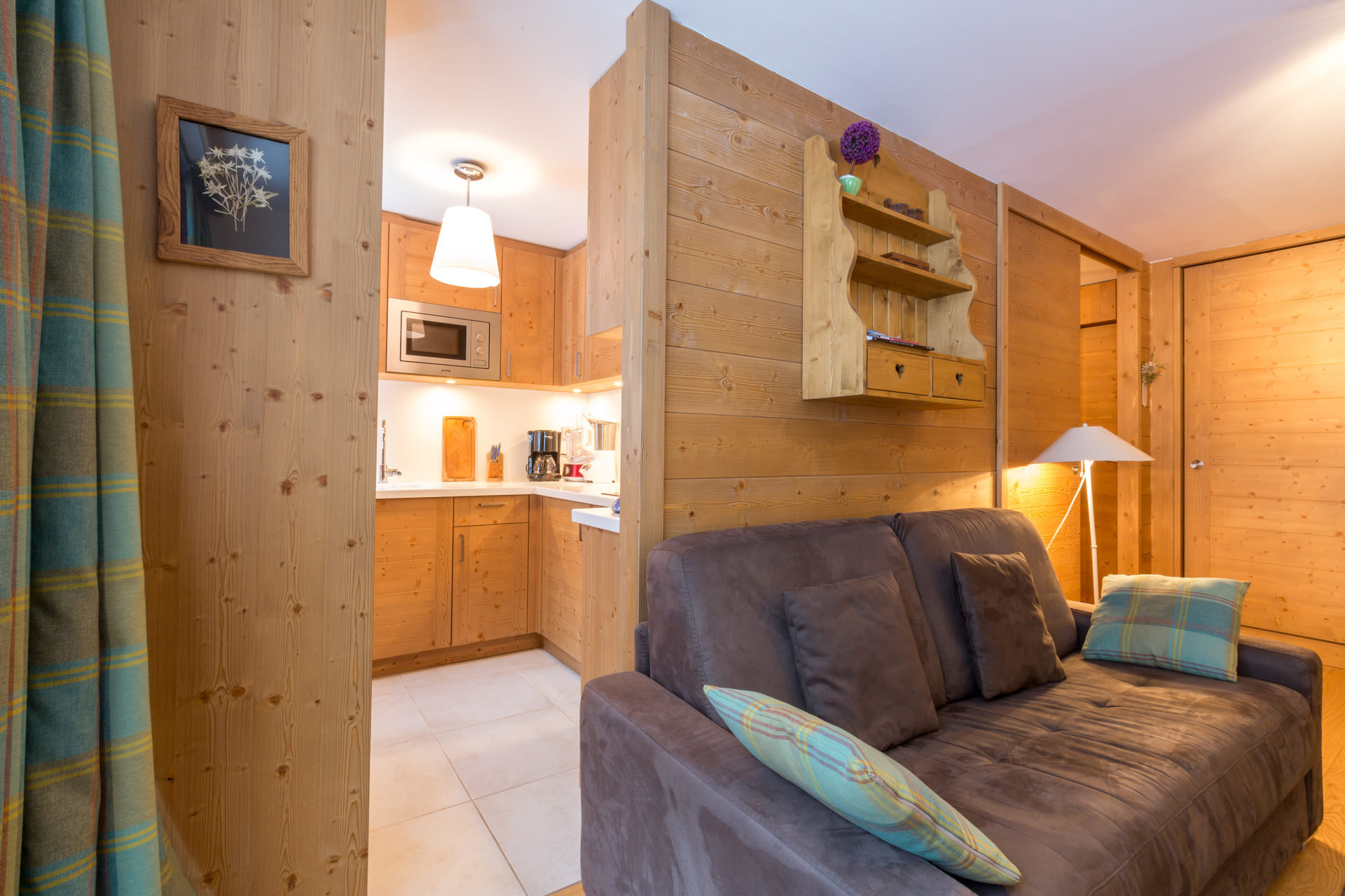 _lv_images__lot_0000230018_04_1457132