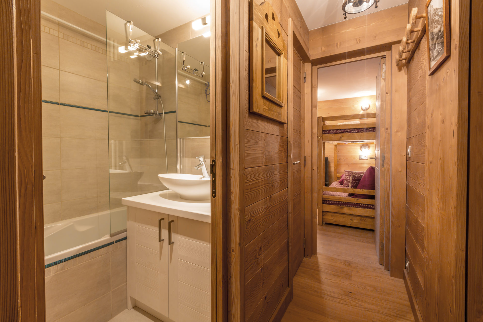 _lv_images__lot_0000230018_08_1457136