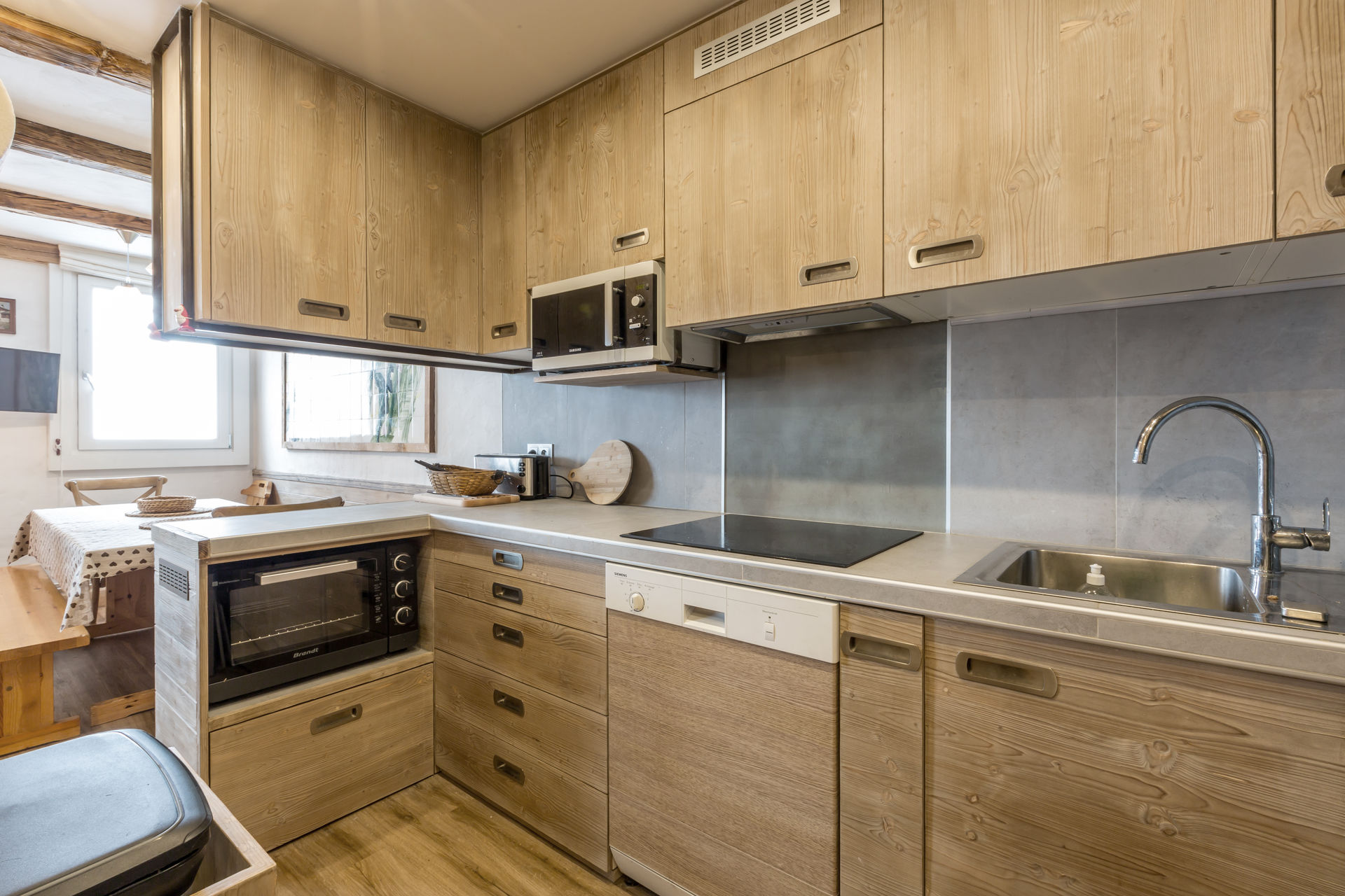 _lv_images__lot_0000230021_06_1455025