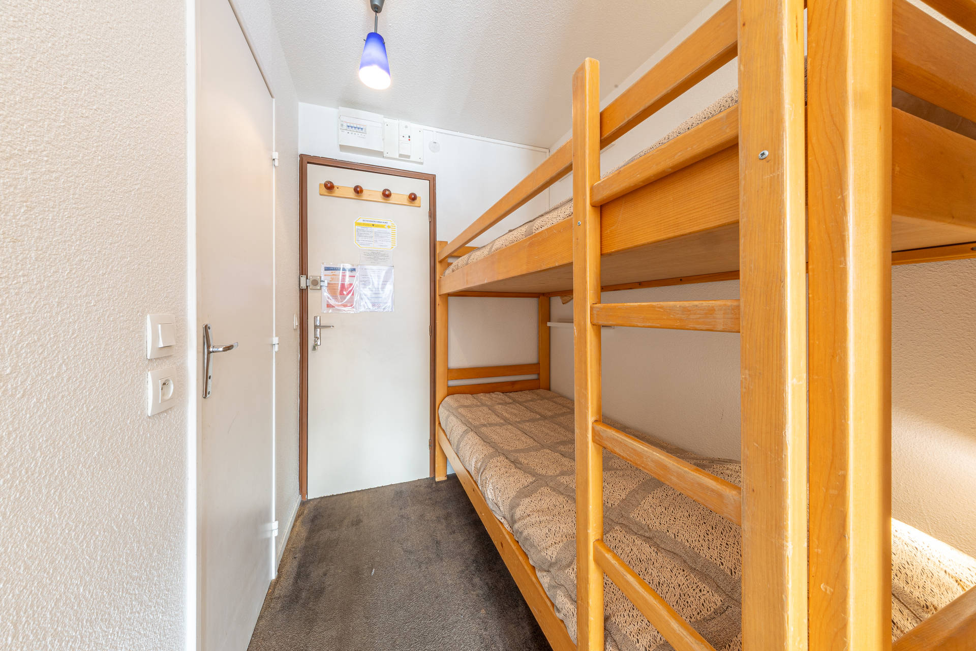 _lv_images__lot_0000240034_09_1455980