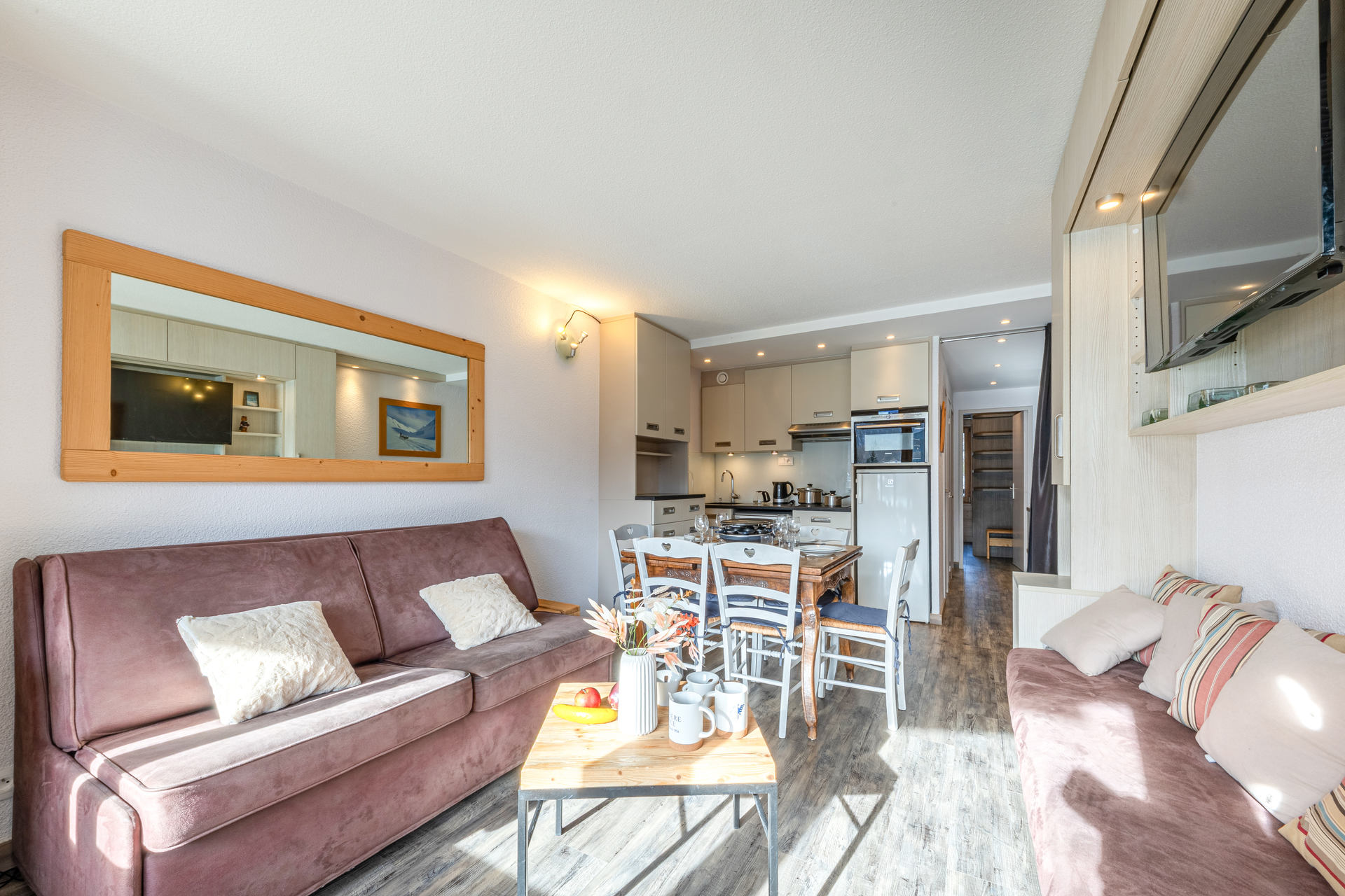 _lv_images__lot_0000240084_02_1455492