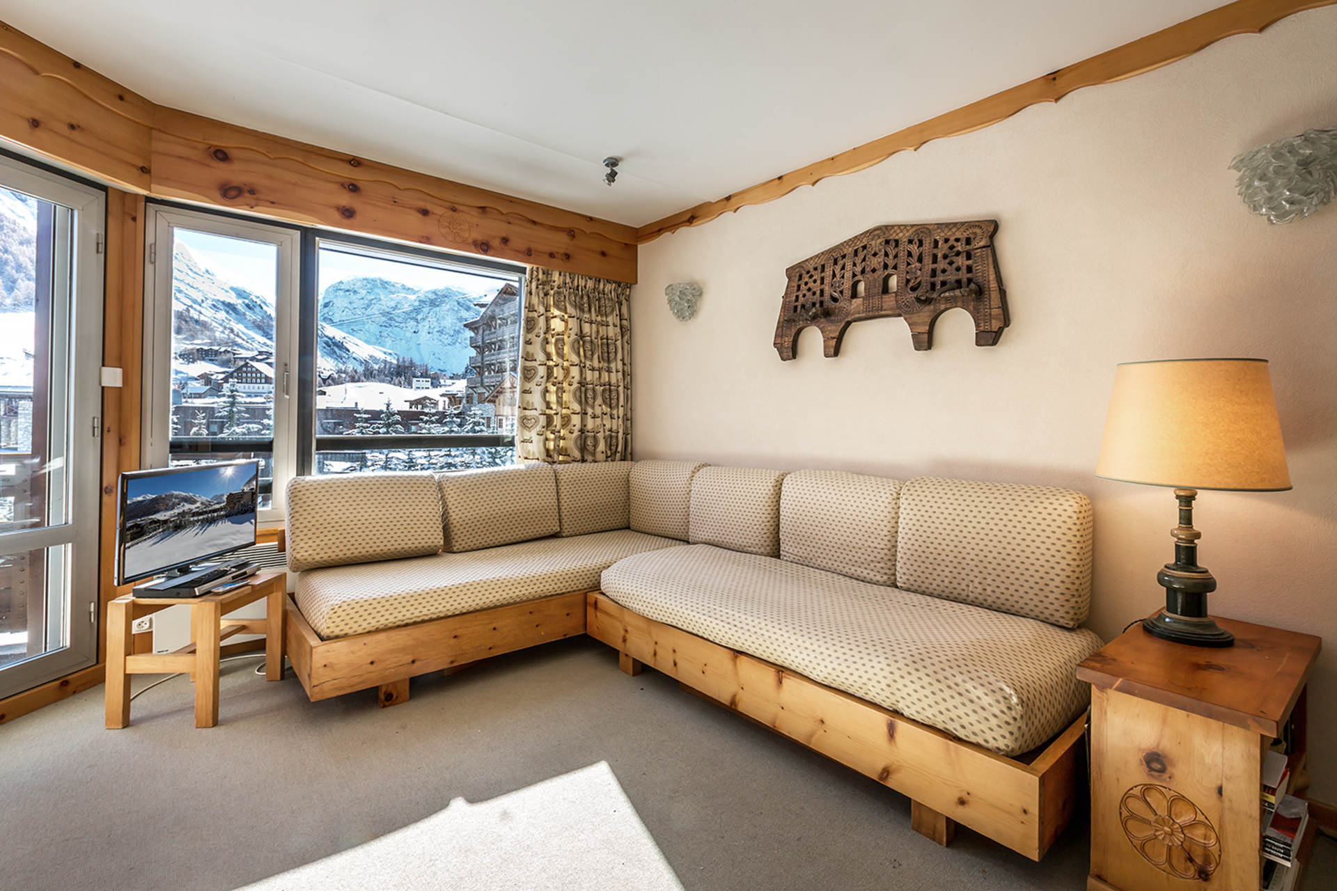 _lv_images__lot_0000250021_02_1456074