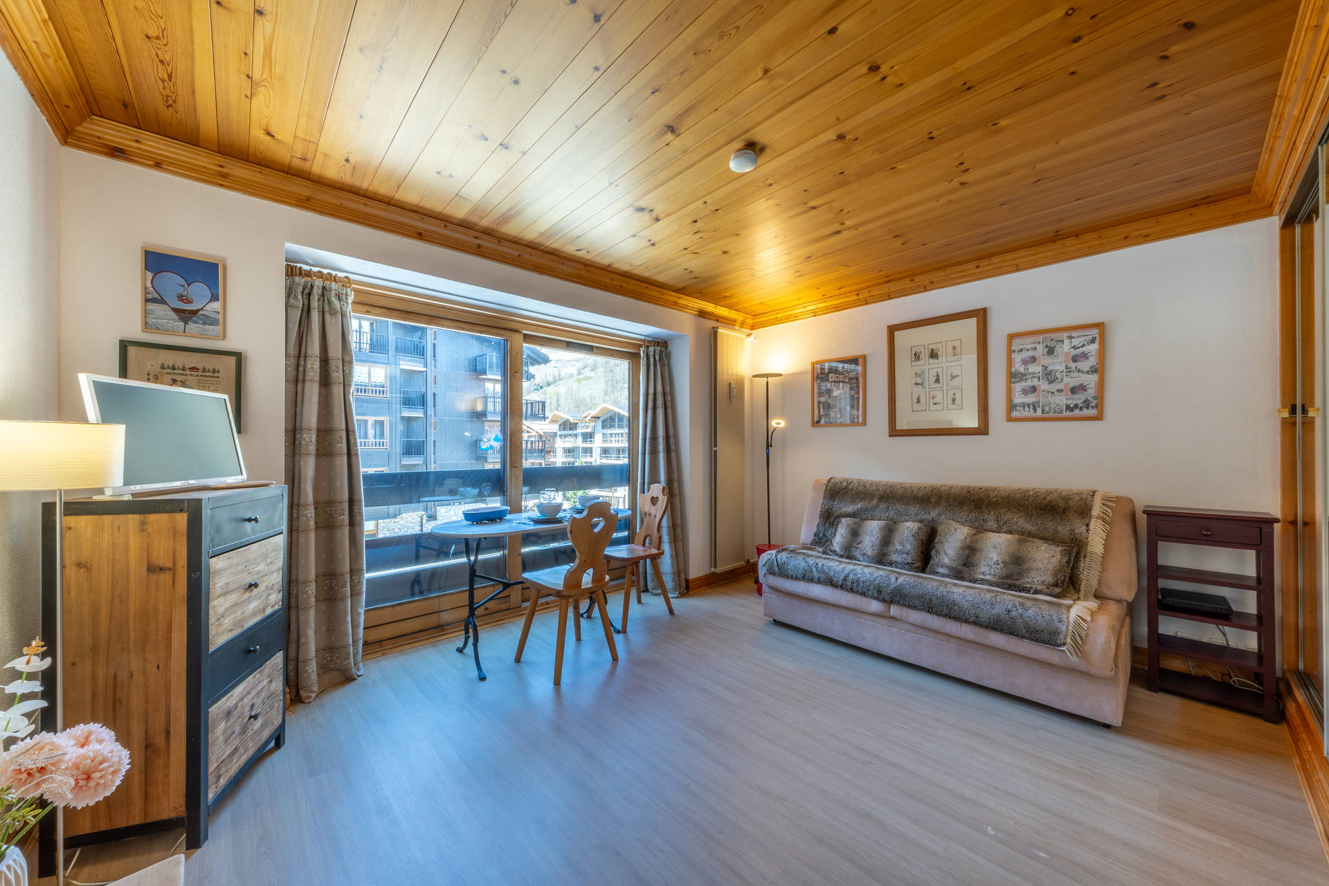 _lv_images__lot_0000260015_01_1458558