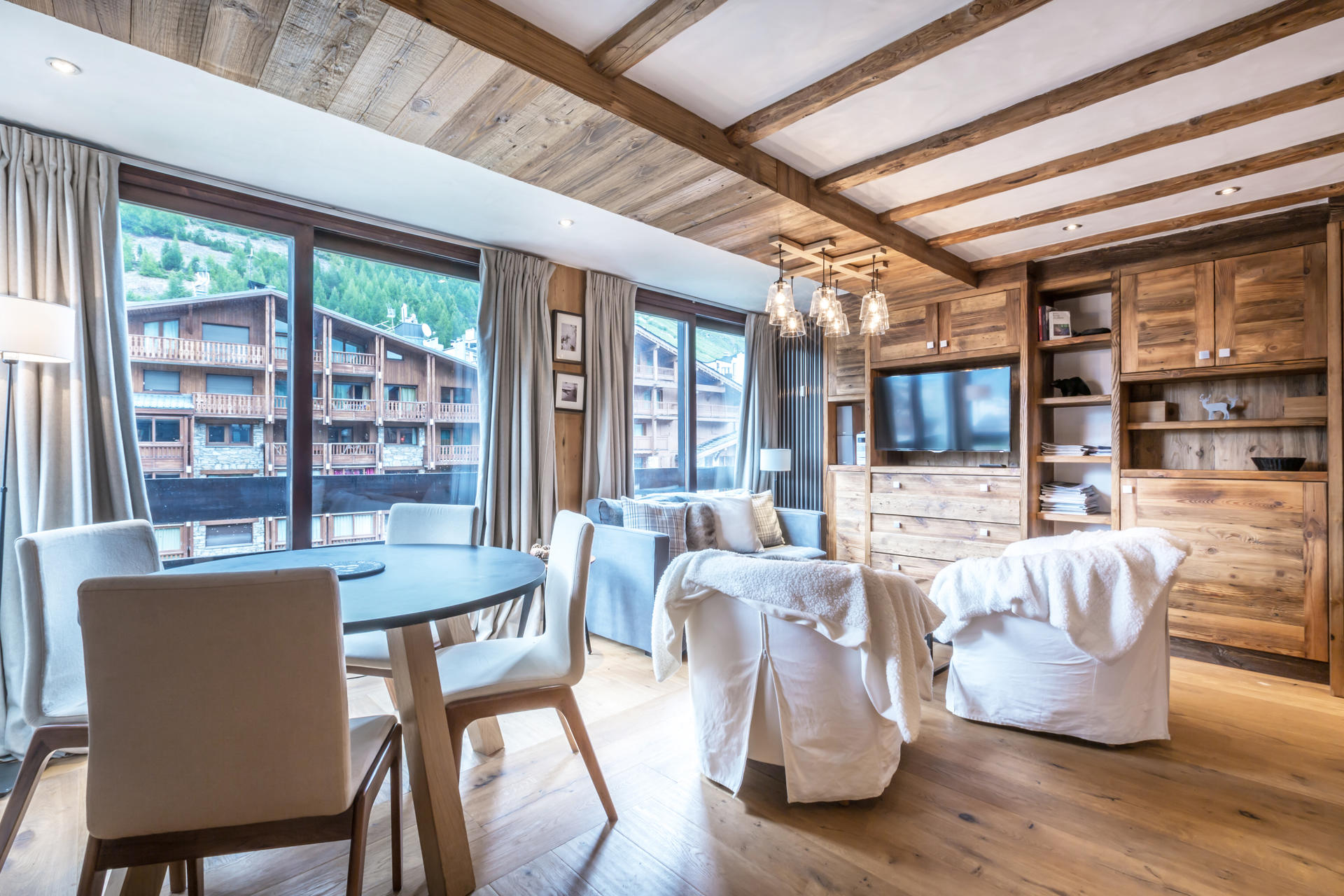 _lv_images__lot_0000260035_03_1457695