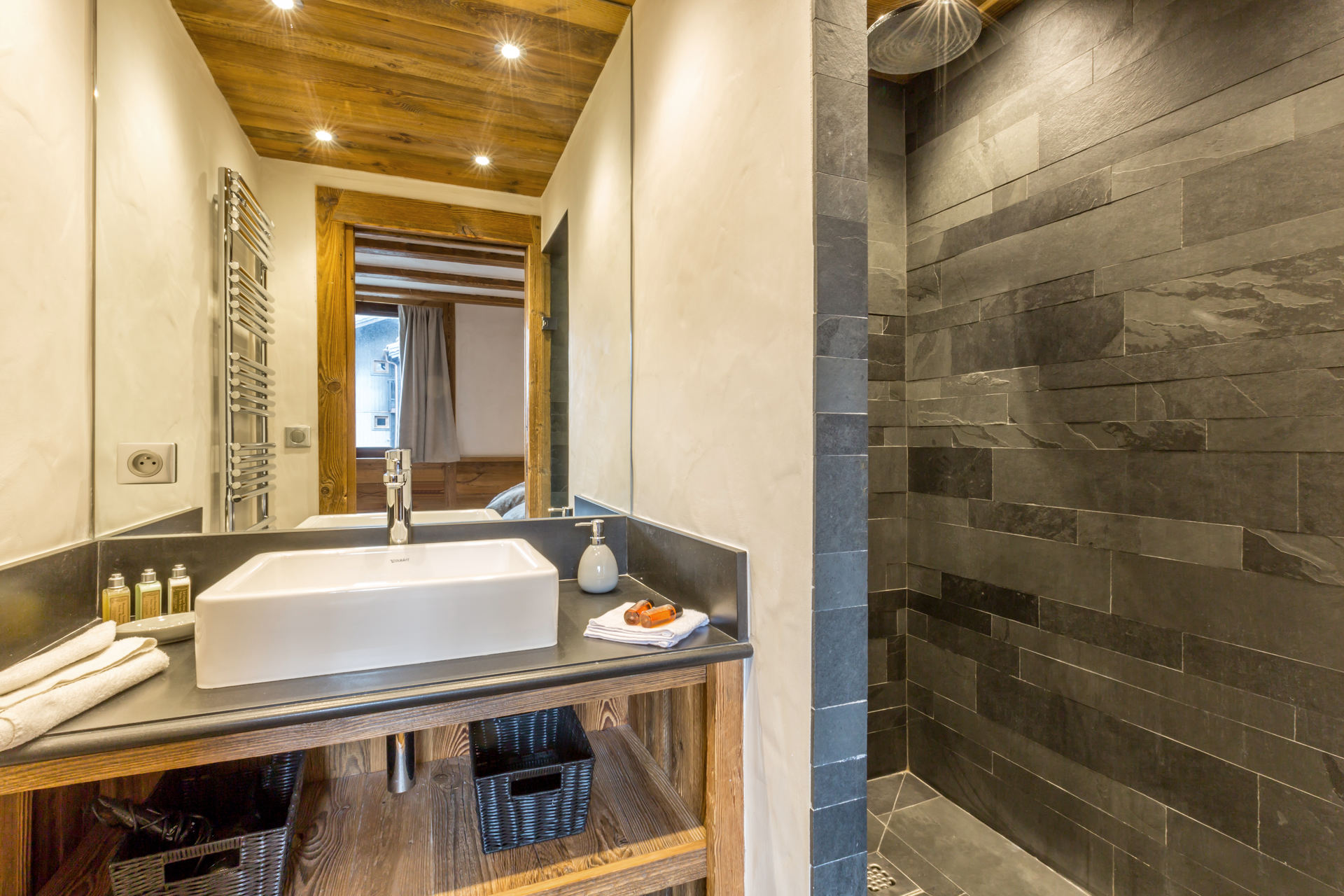 _lv_images__lot_0000260035_10_1457702