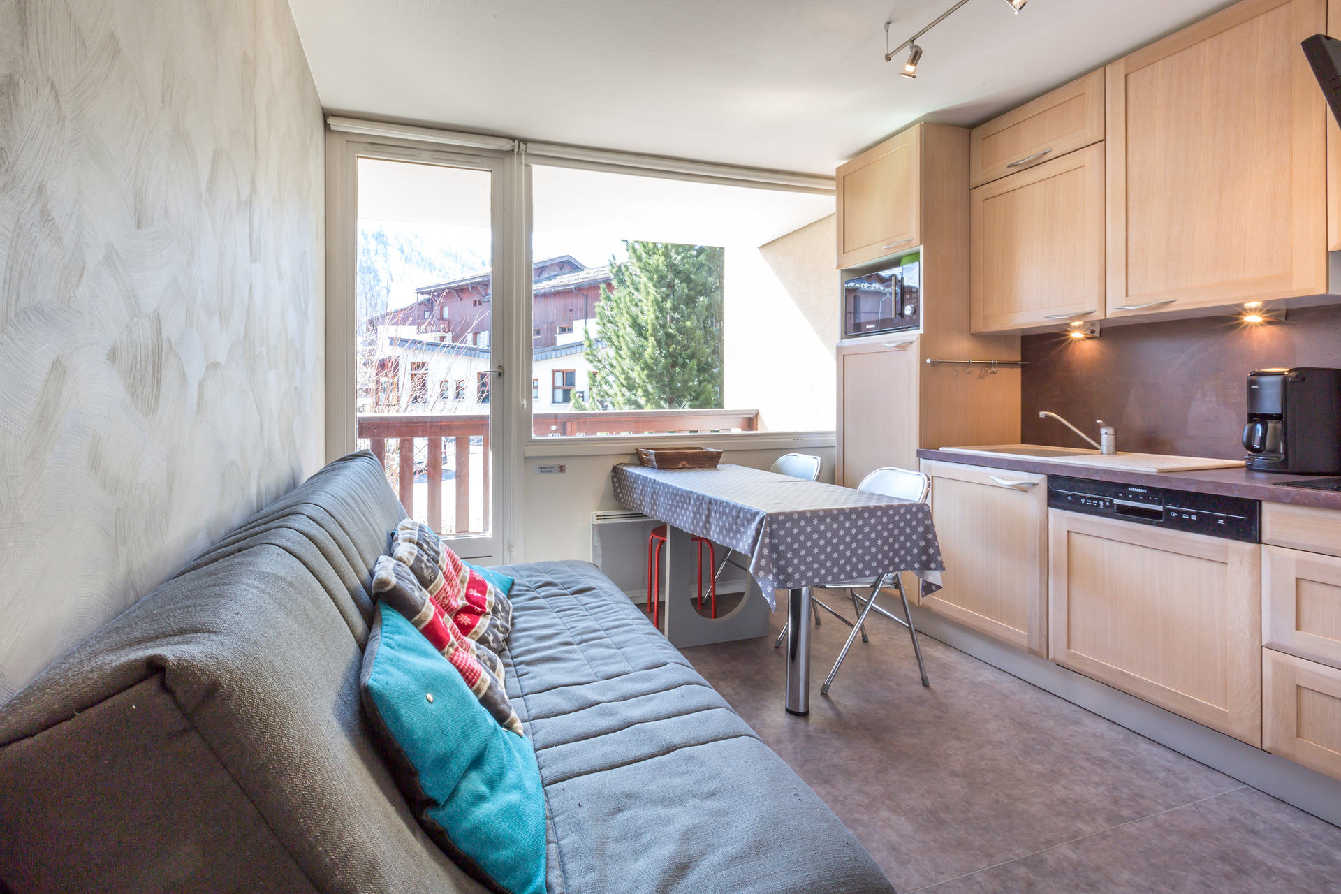 _lv_images__lot_0000400016_01_1457799