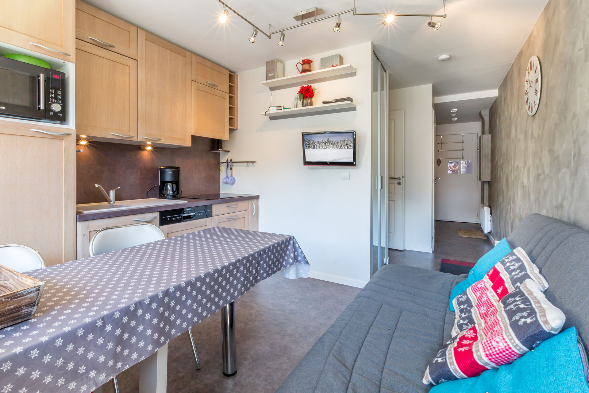 _lv_images__lot_0000400016_02_1457800