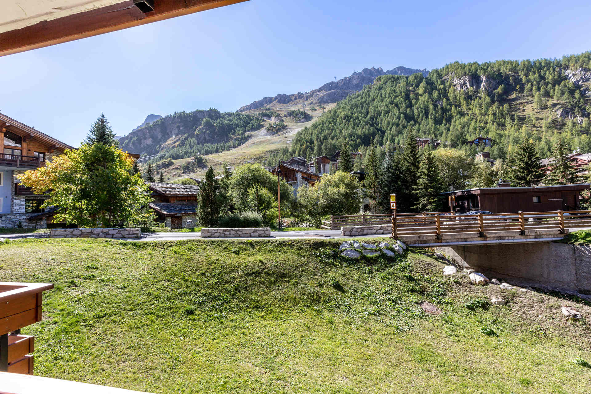 _lv_images__lot_0000410008_12_1458404