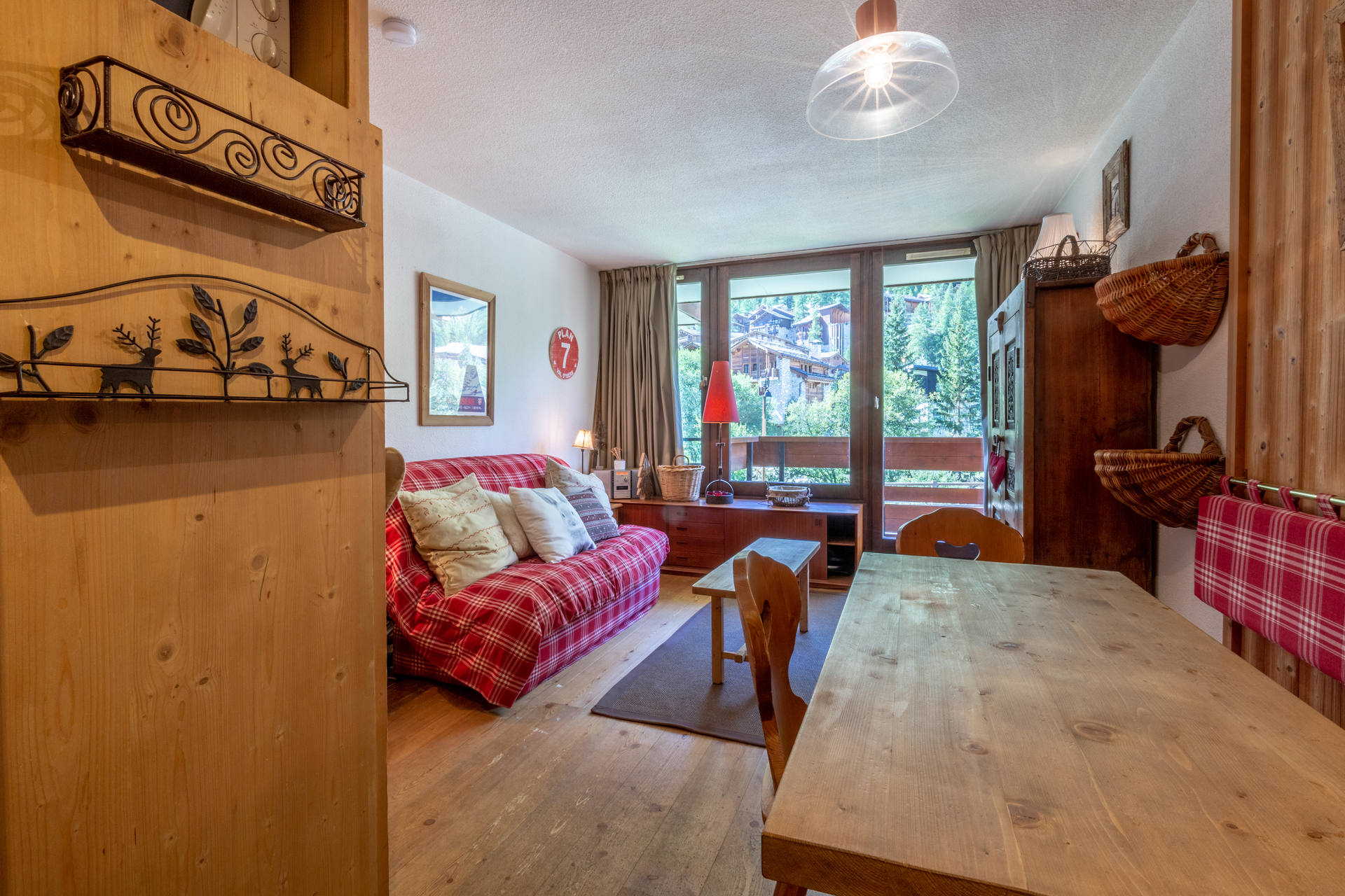 _lv_images__lot_0000410014_02_1455780