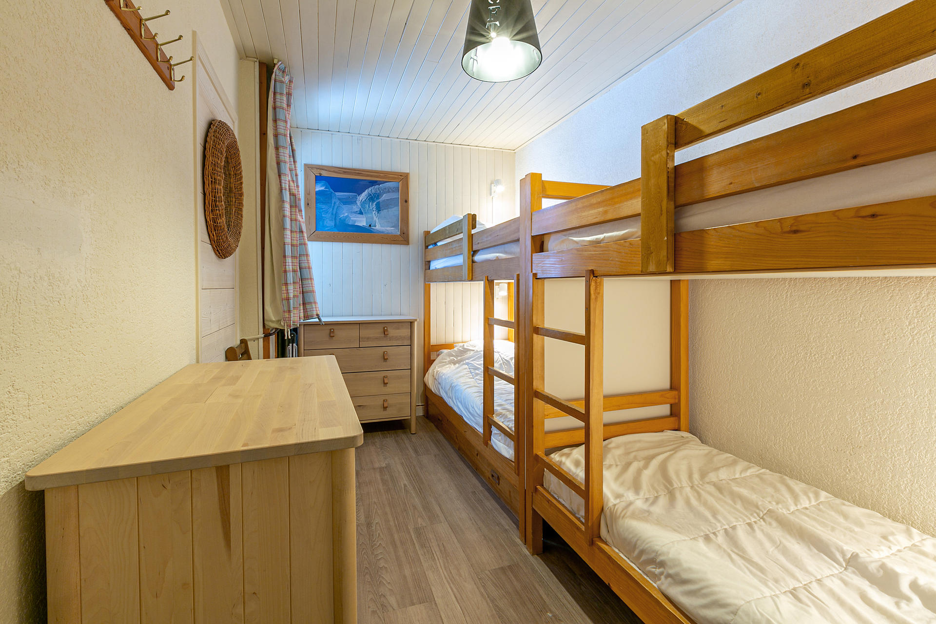 _lv_images__lot_0000430020_07_1457165