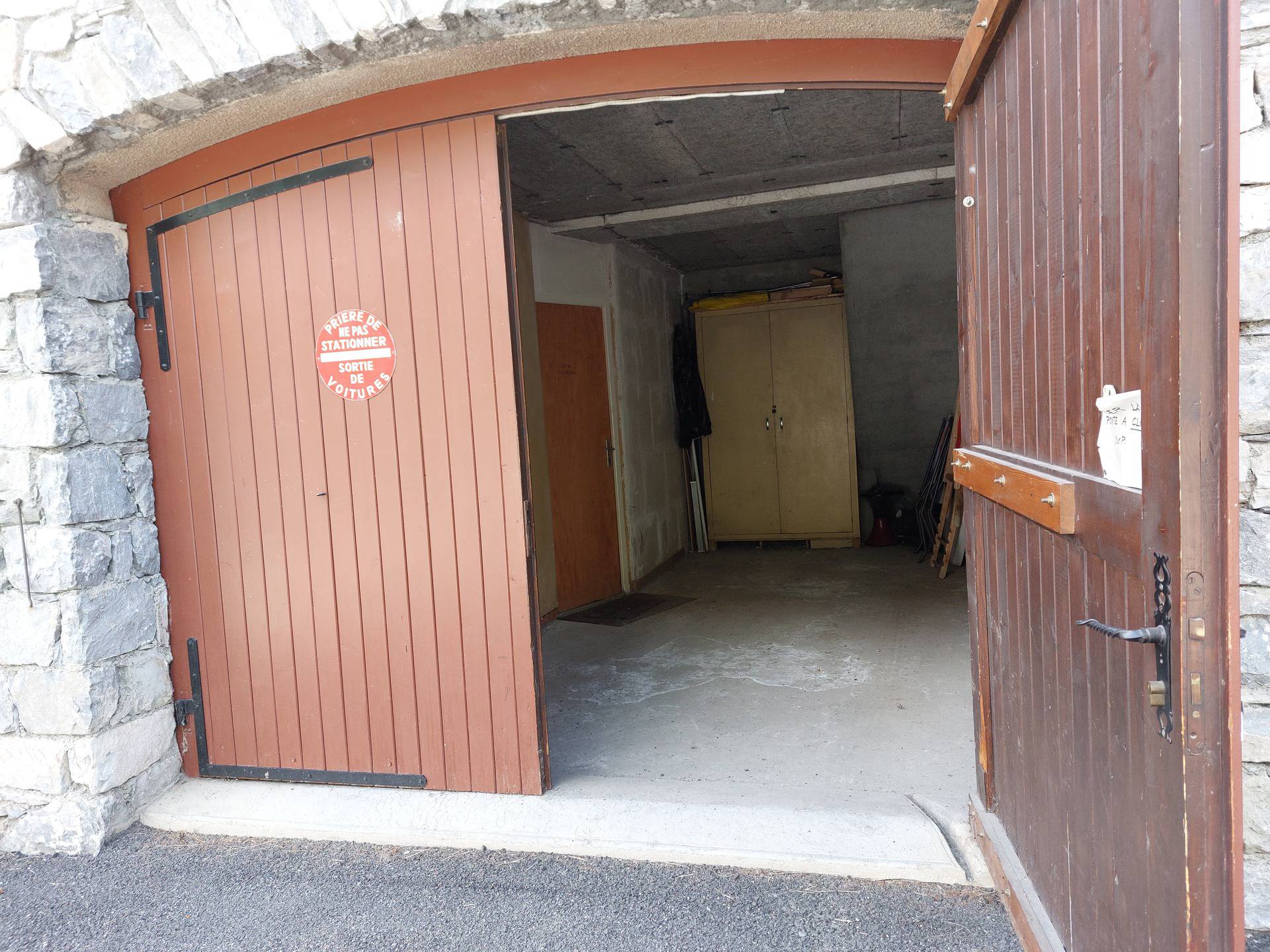 _lv_images__lot_0000670001_15_1457097