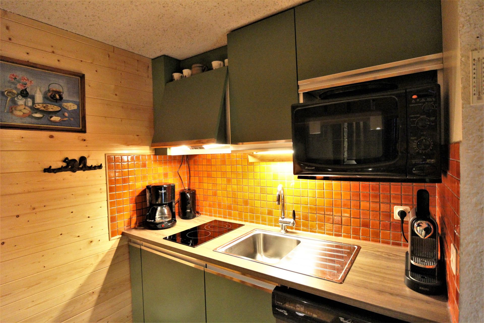 _lv_images__lot_0000670002_06_1457333