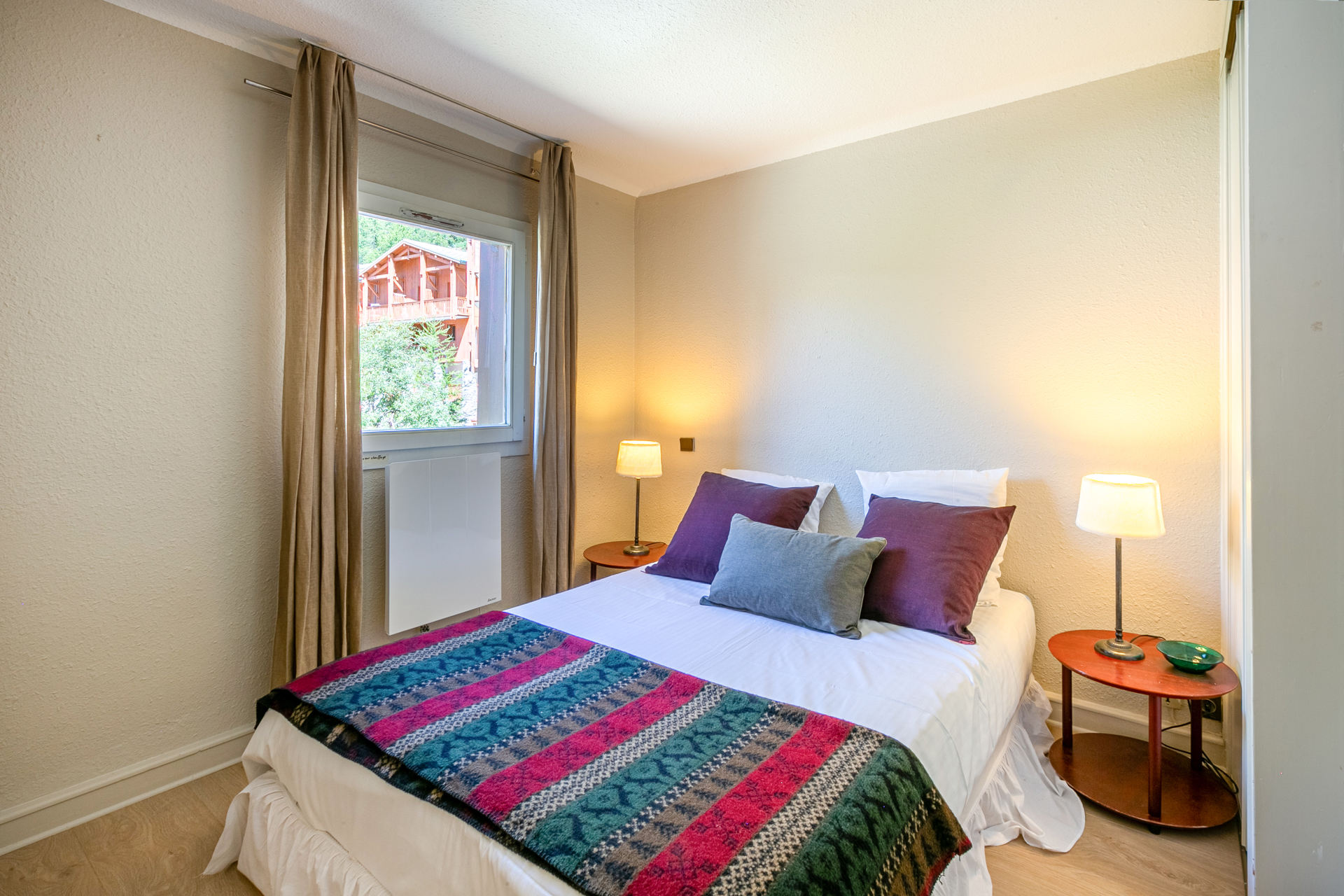 _lv_images__lot_0000710005_08_1458610