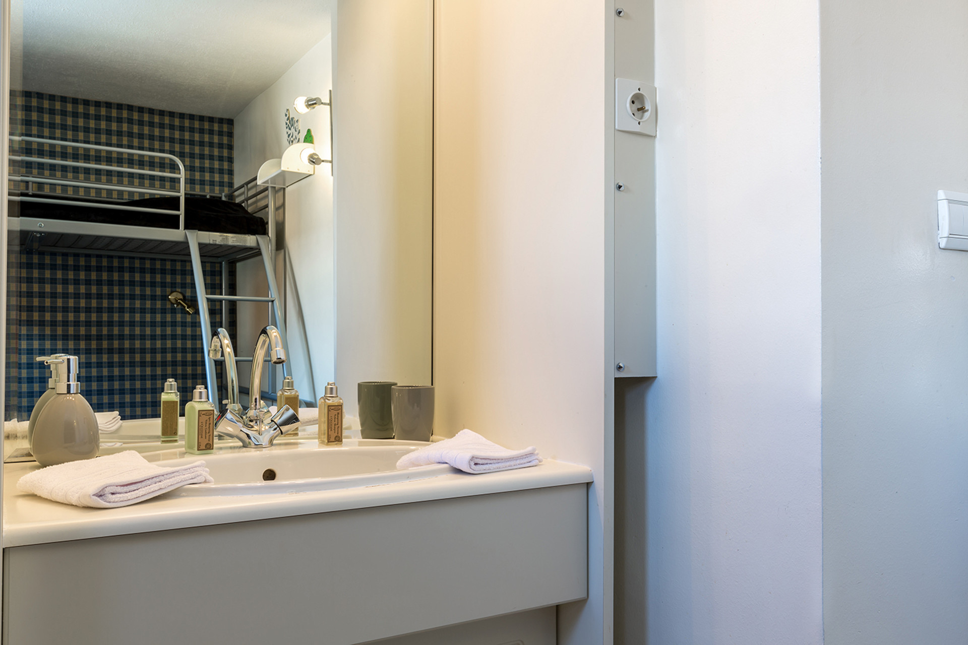 _lv_images__lot_0000710006_11_1457368