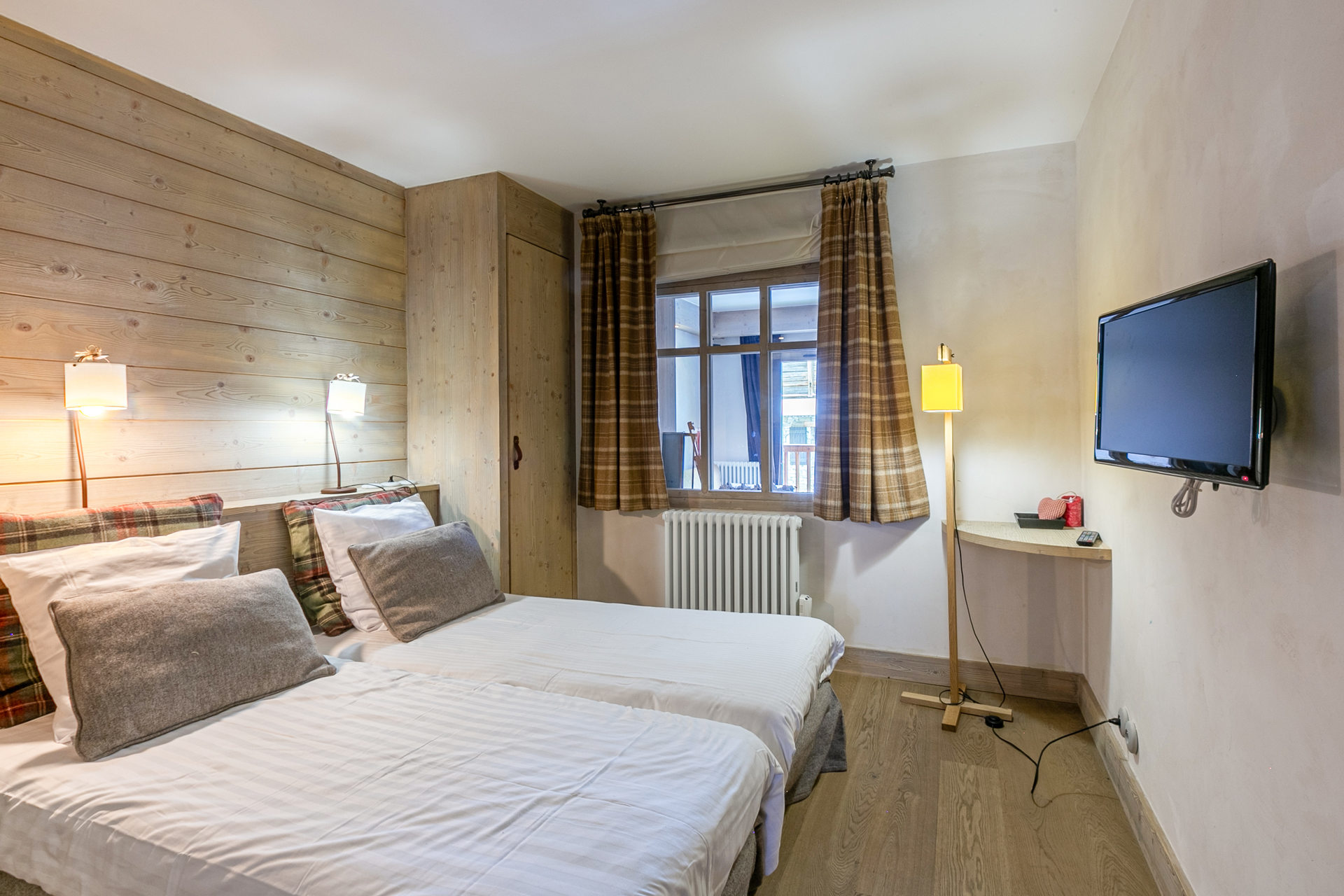 _lv_images__lot_0000740035_09_1456796