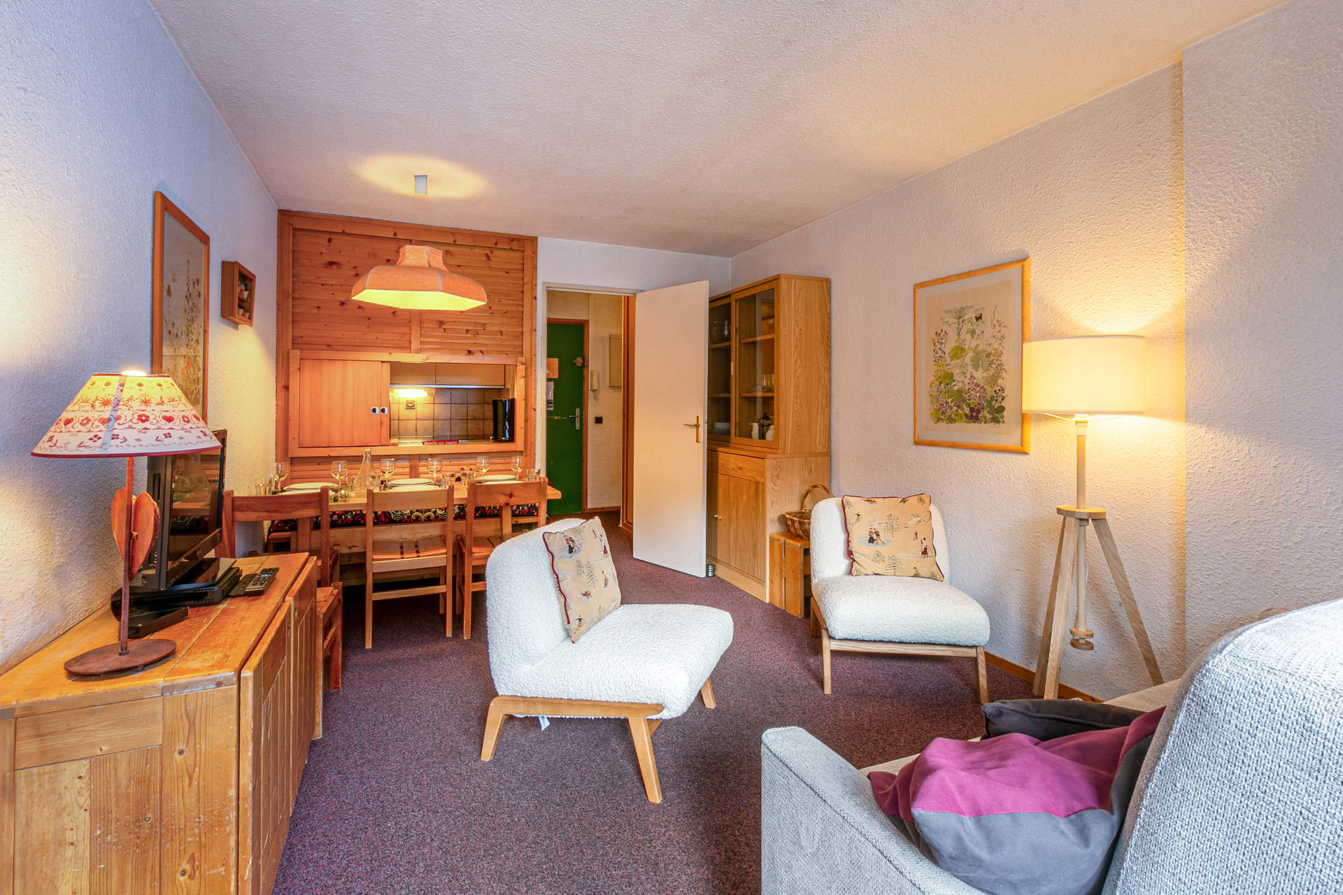 _lv_images__lot_0000810090_02_1458695