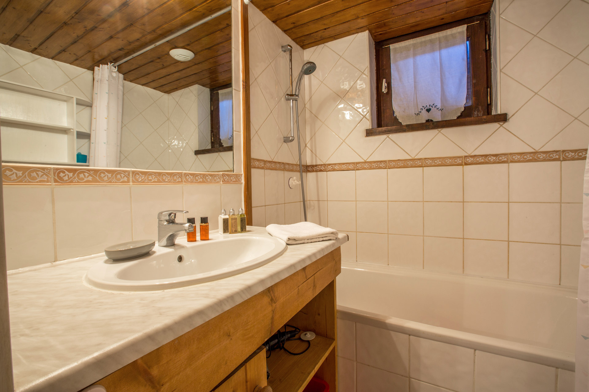 _lv_images__lot_0000810095_12_1458735