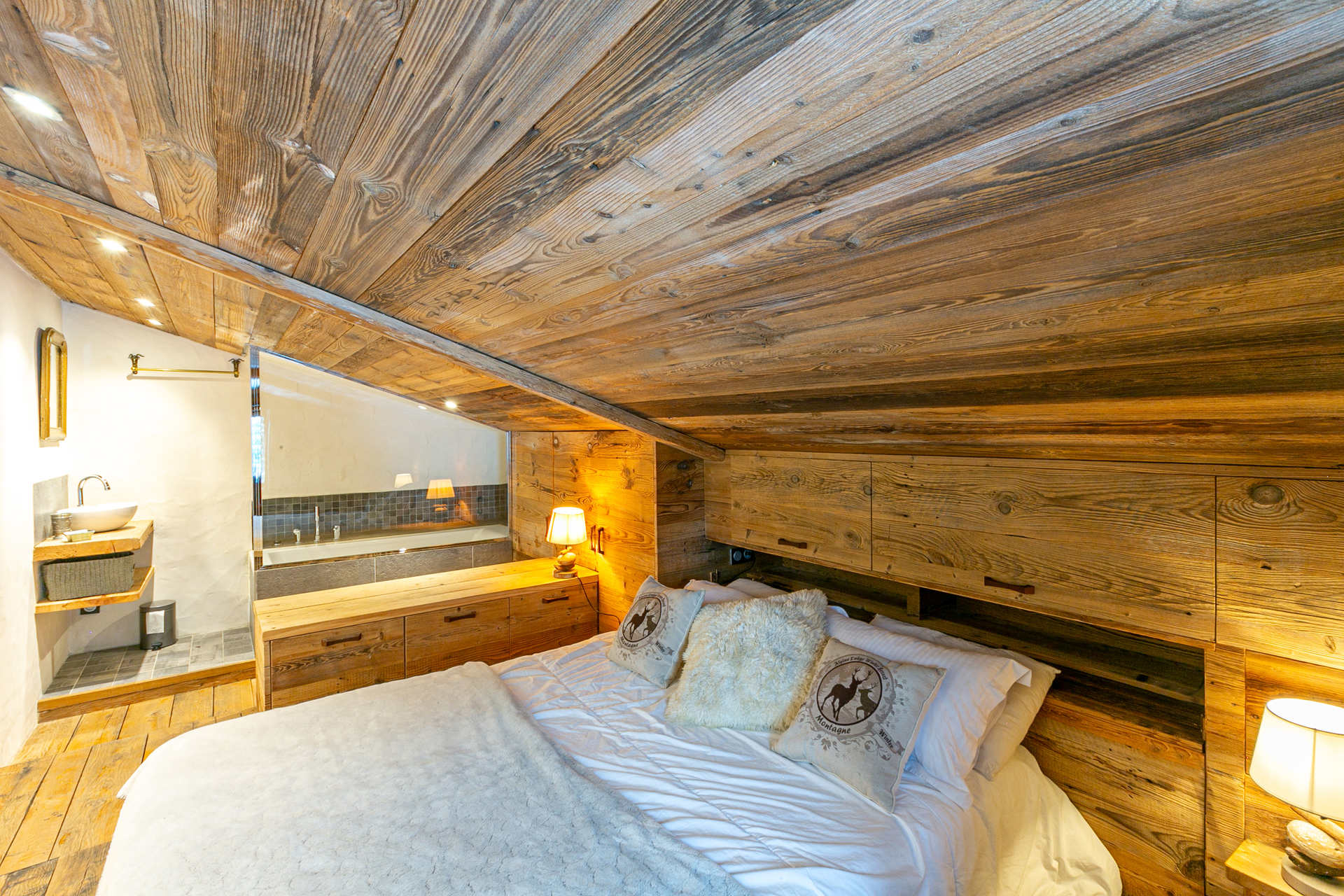 _lv_images__lot_0000810096_08_1454541