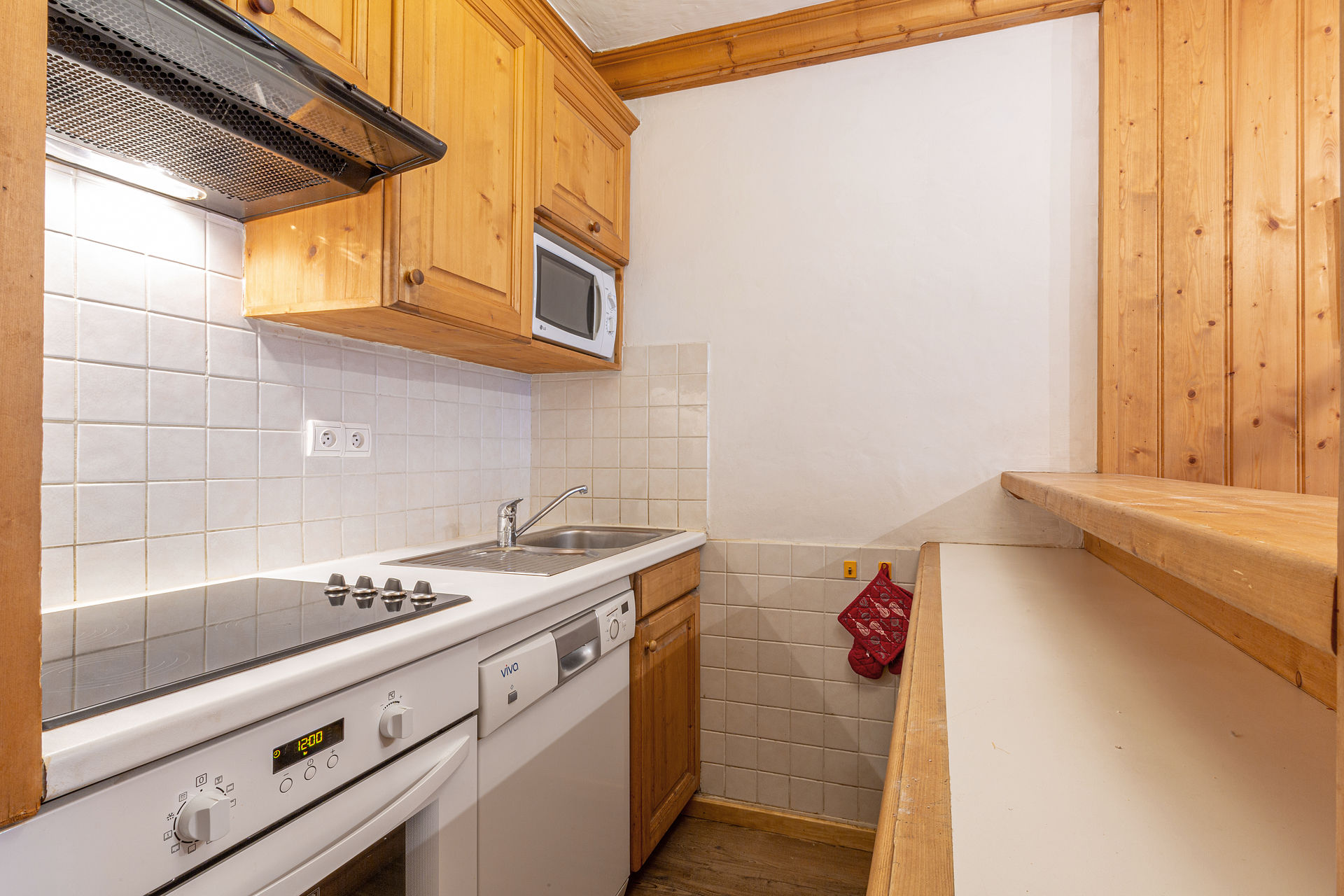 _lv_images__lot_0000810100_05_1456595