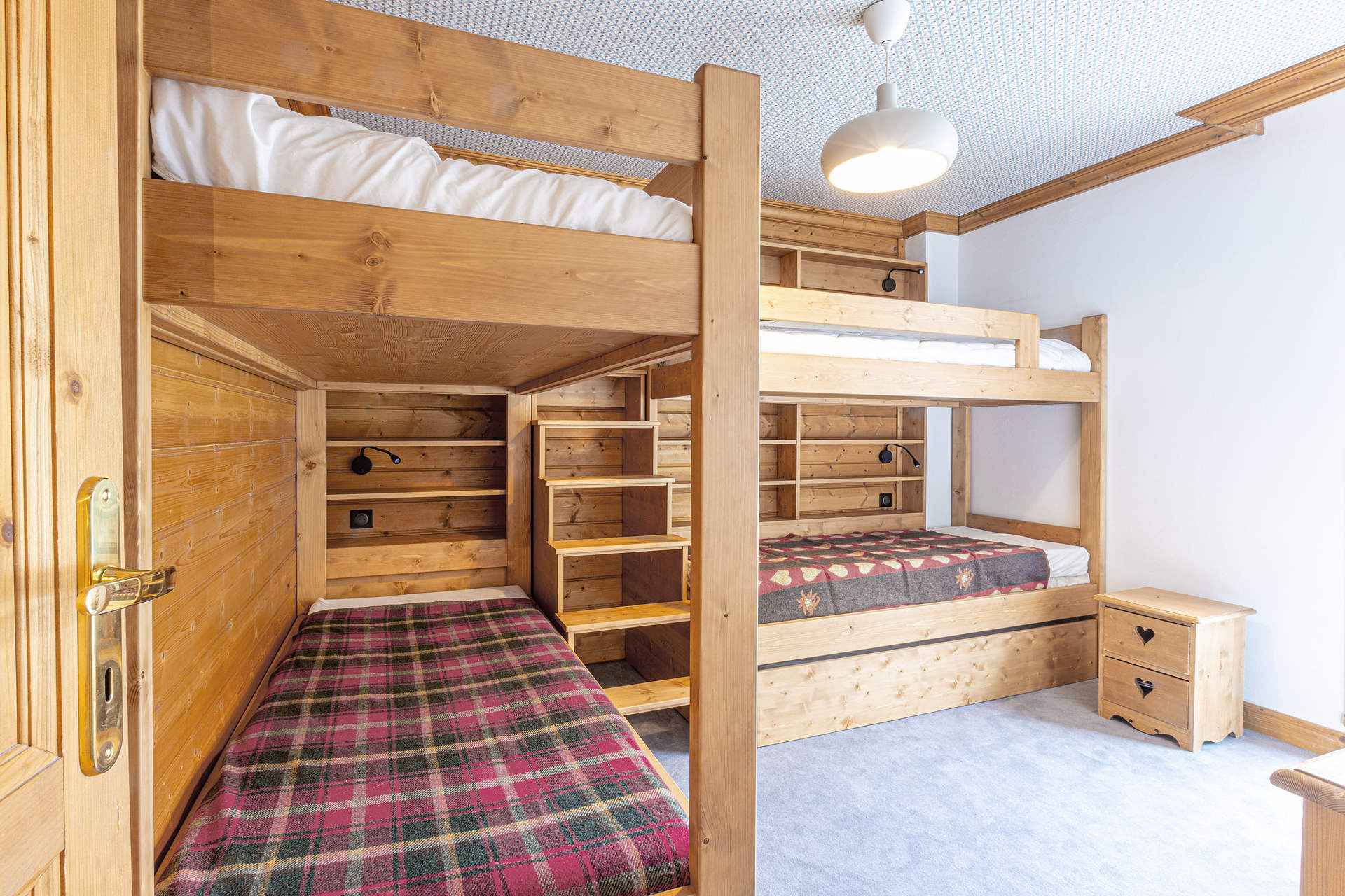 _lv_images__lot_0000810100_09_1456599