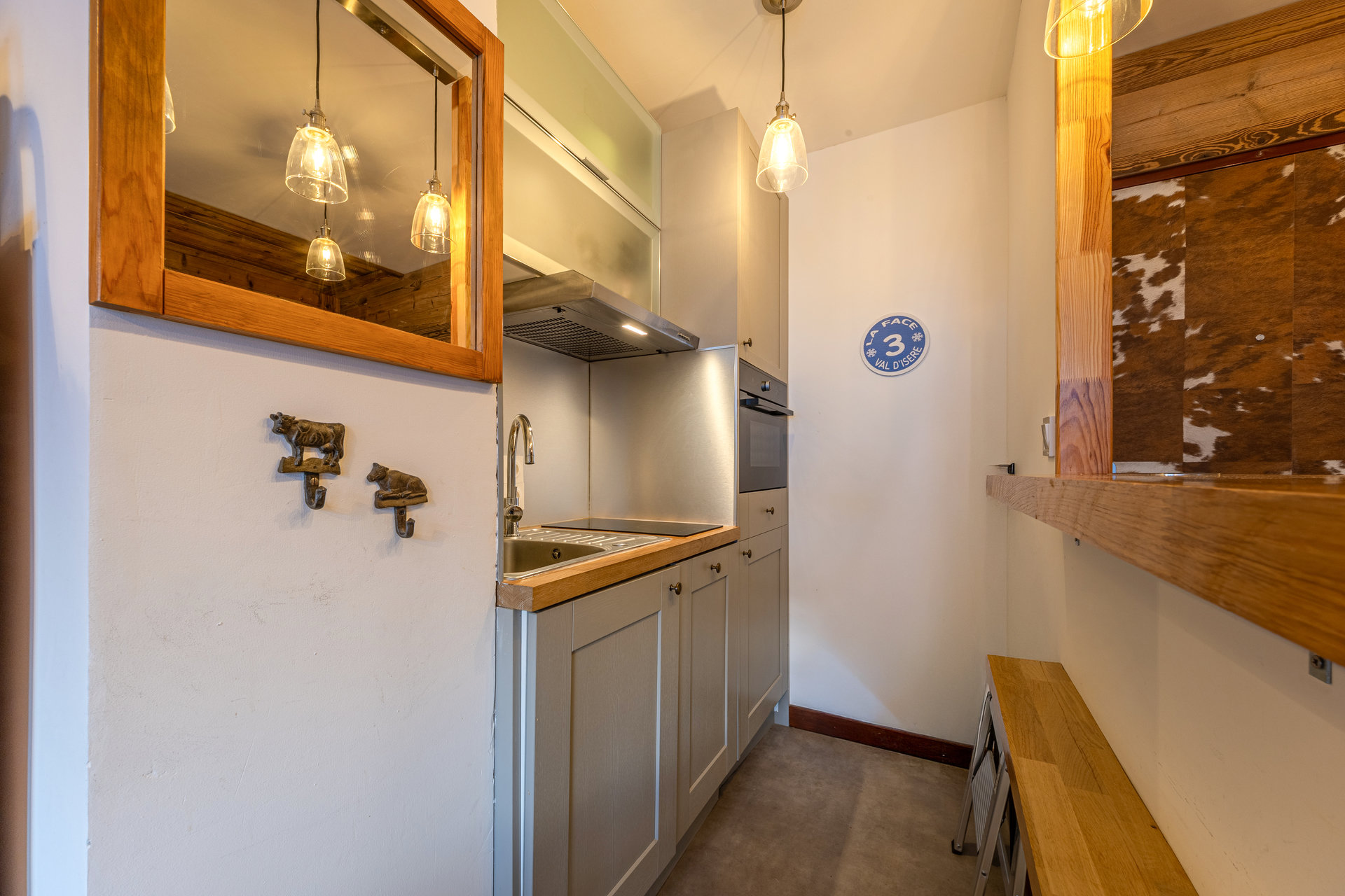 _lv_images__lot_0000920070_05_1455990