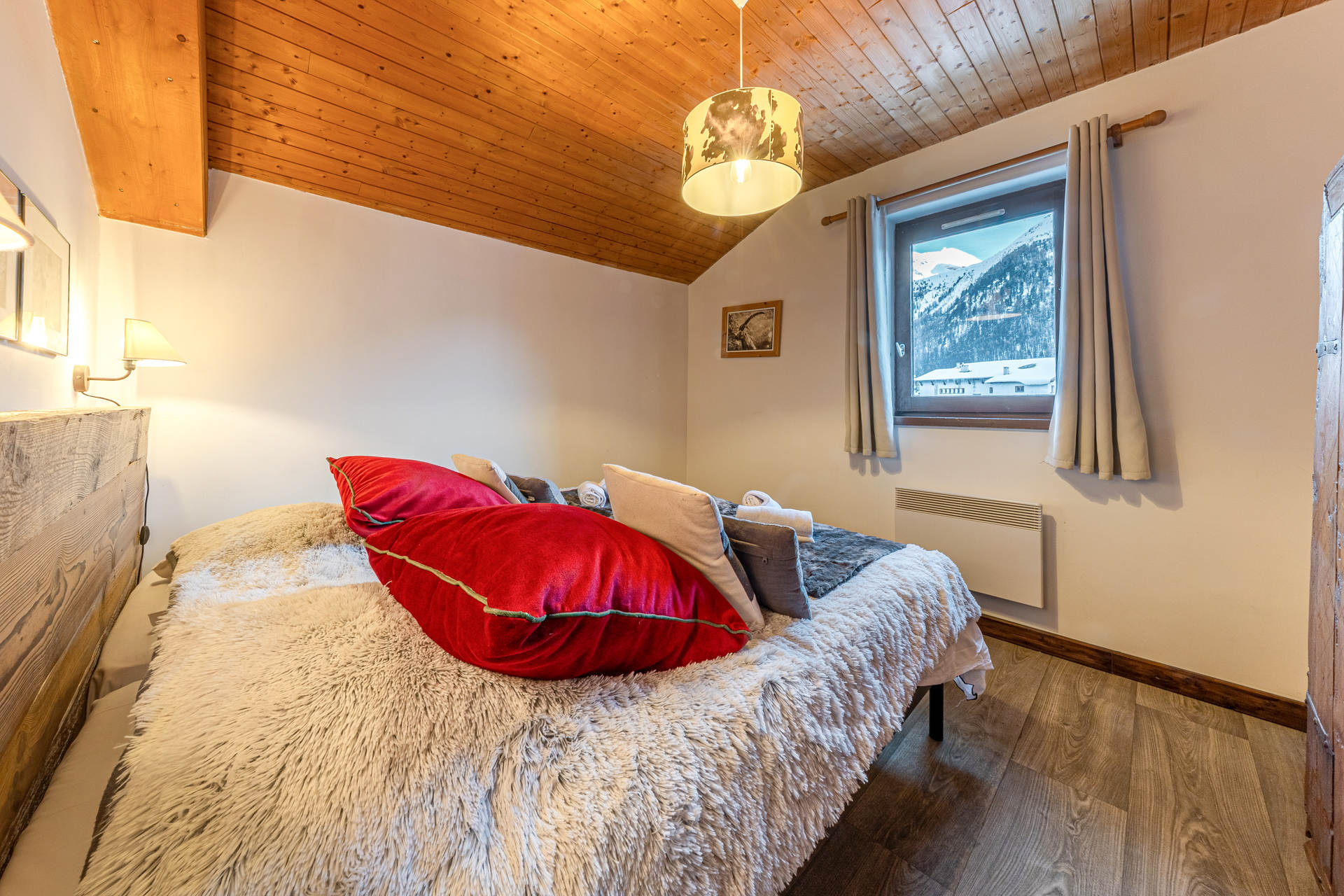 _lv_images__lot_0000920070_12_1455996