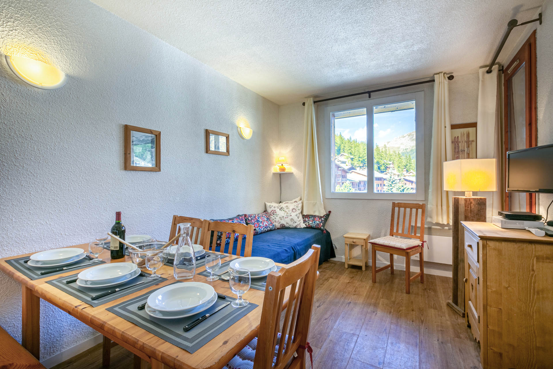 _lv_images__lot_0000940083_01_1457237