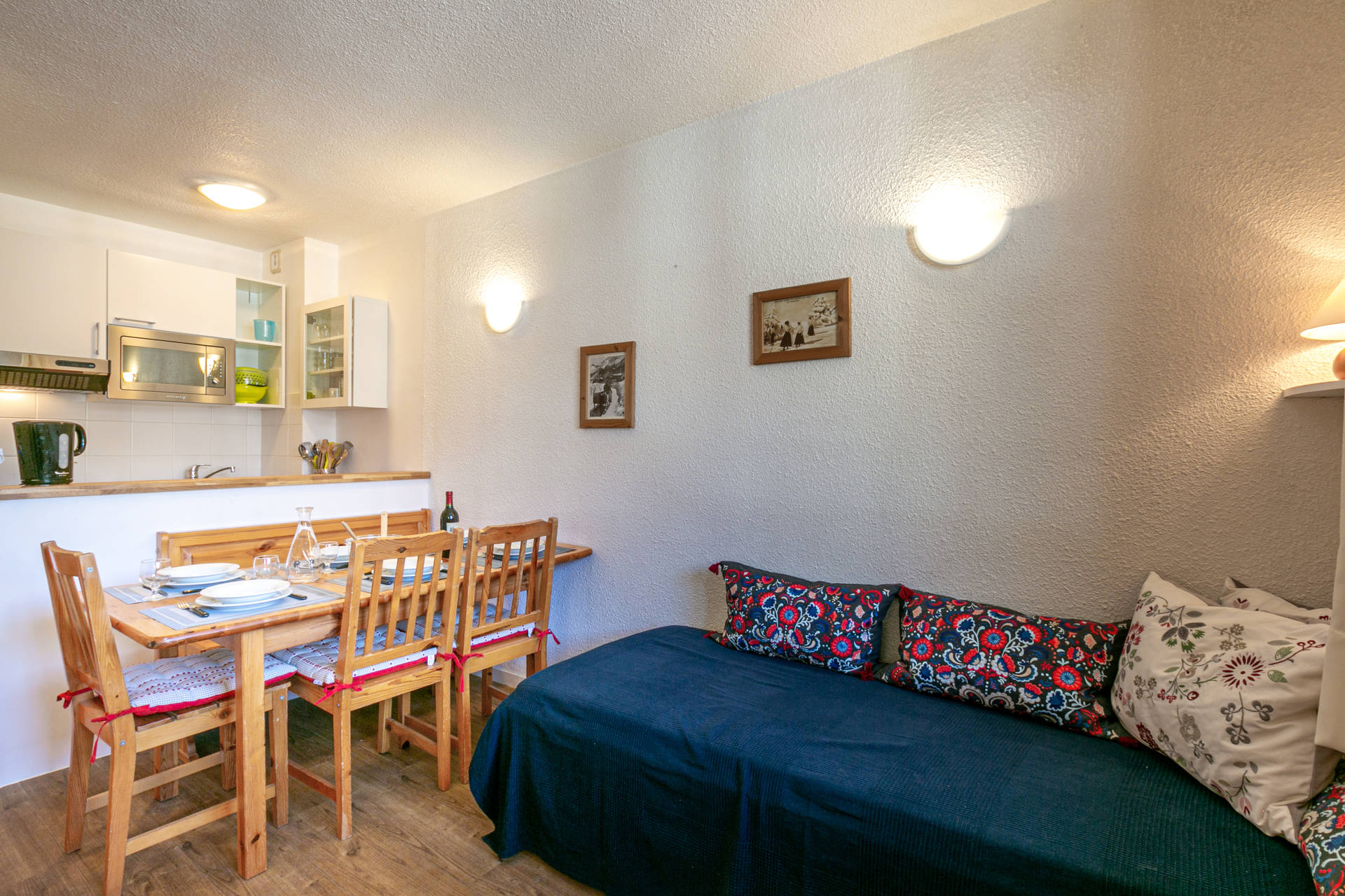 _lv_images__lot_0000940083_02_1457238