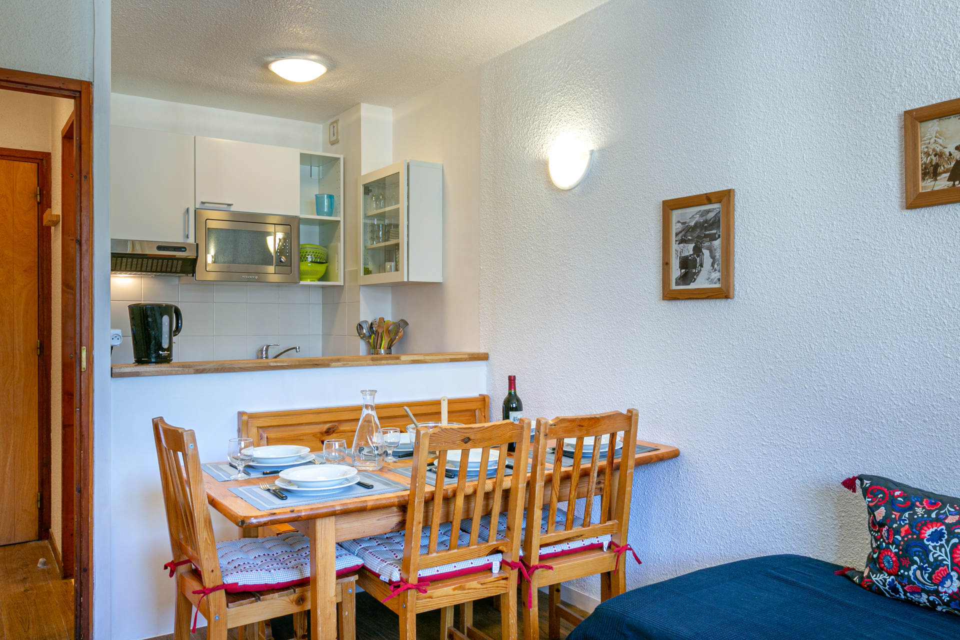 _lv_images__lot_0000940083_03_1457239