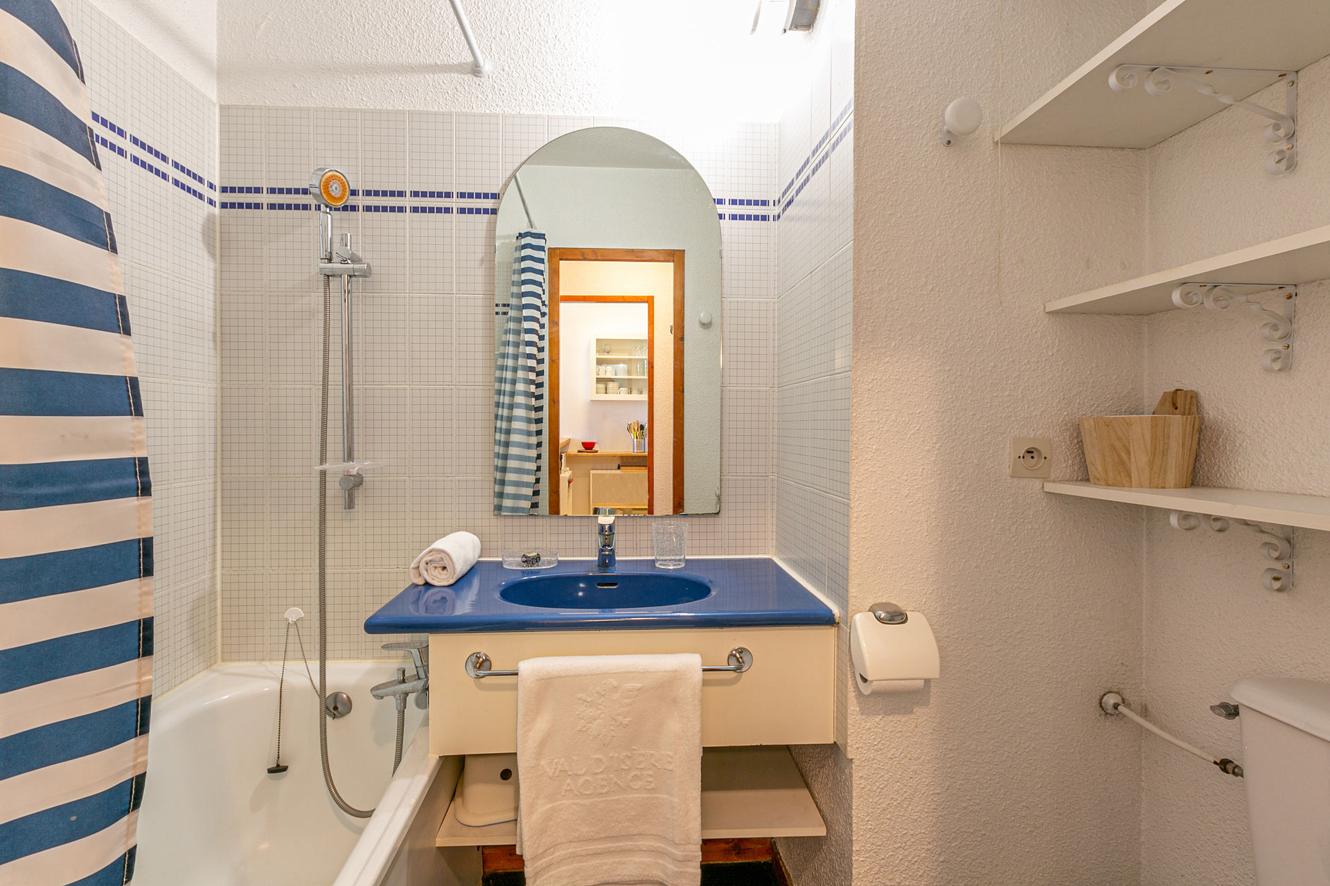 _lv_images__lot_0000940083_06_1457242