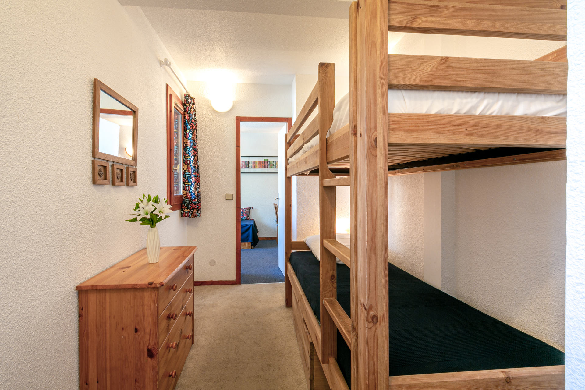 _lv_images__lot_0000940083_08_1457244