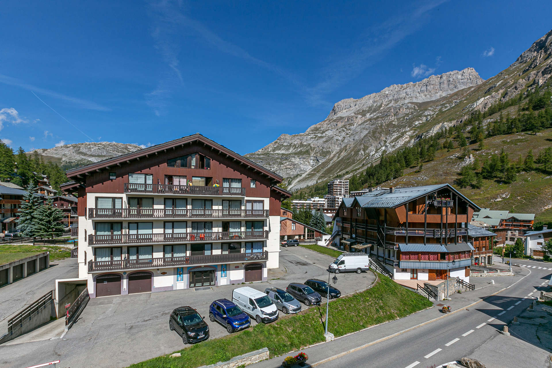 _lv_images__lot_0000940083_14_1457250