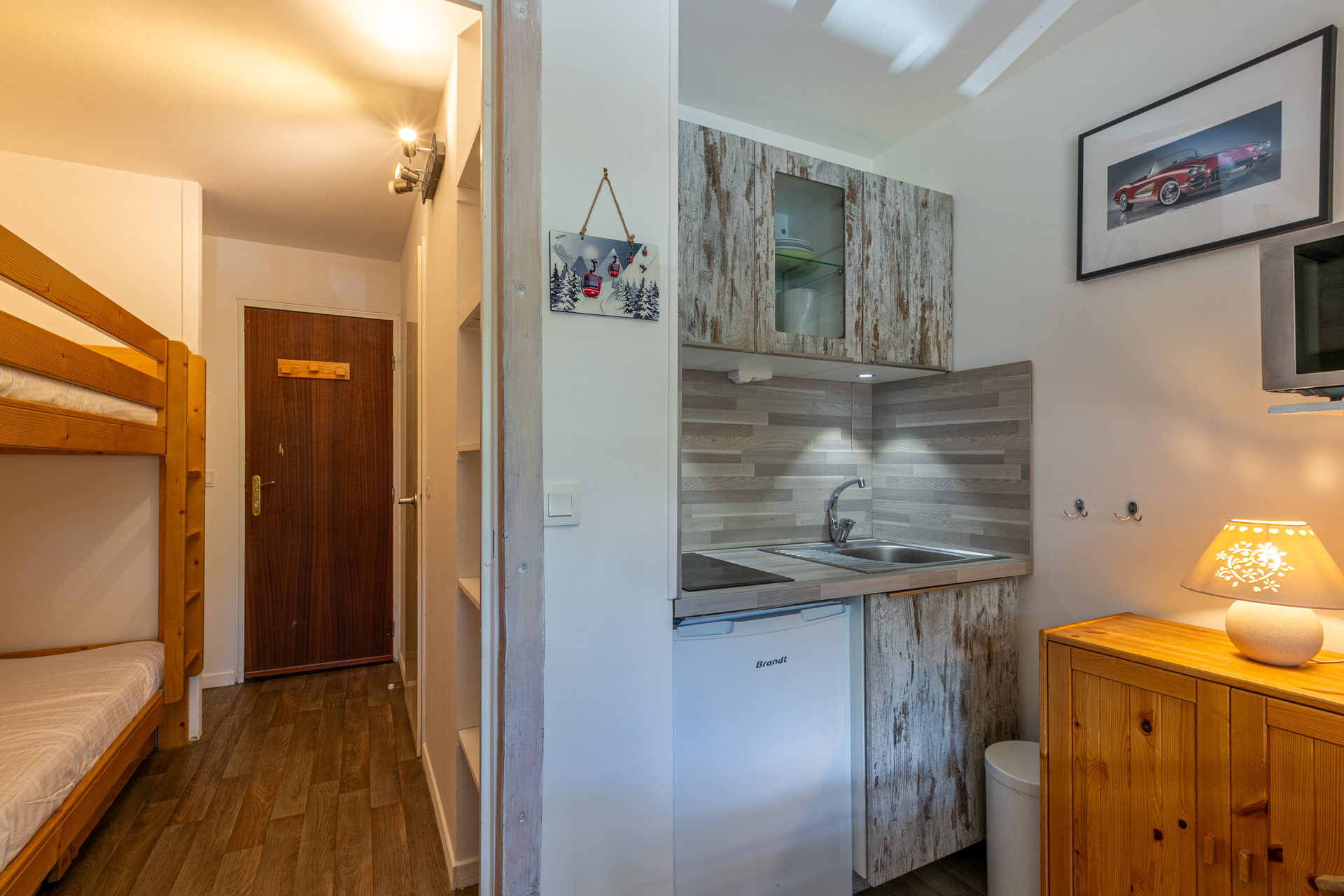 _lv_images__lot_0000950023_04_1458381