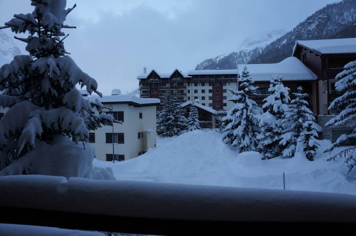 _lv_images__lot_0000950023_09_1458386