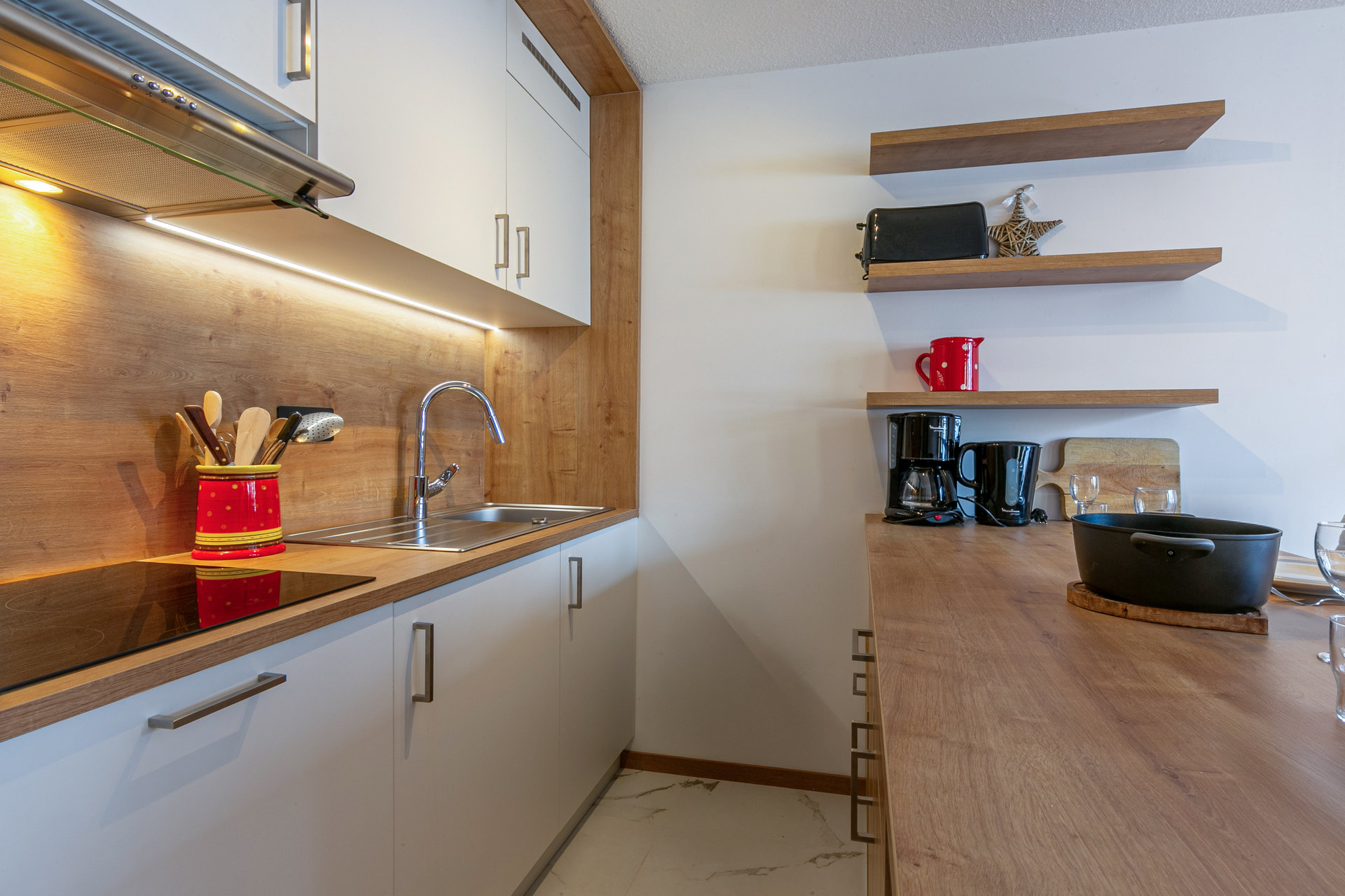 _lv_images__lot_0001050082_04_1455960