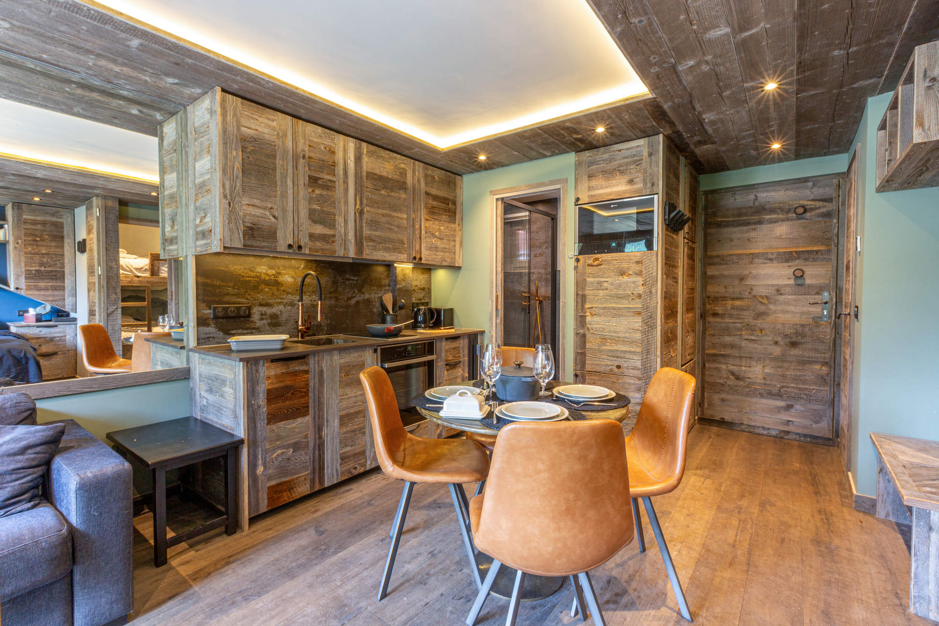 _lv_images__lot_0001050085_02_1458063