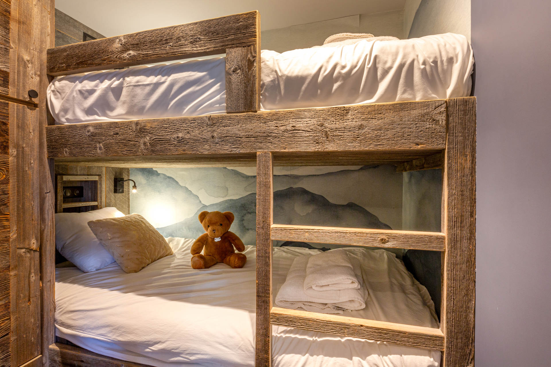 _lv_images__lot_0001050085_10_1458071