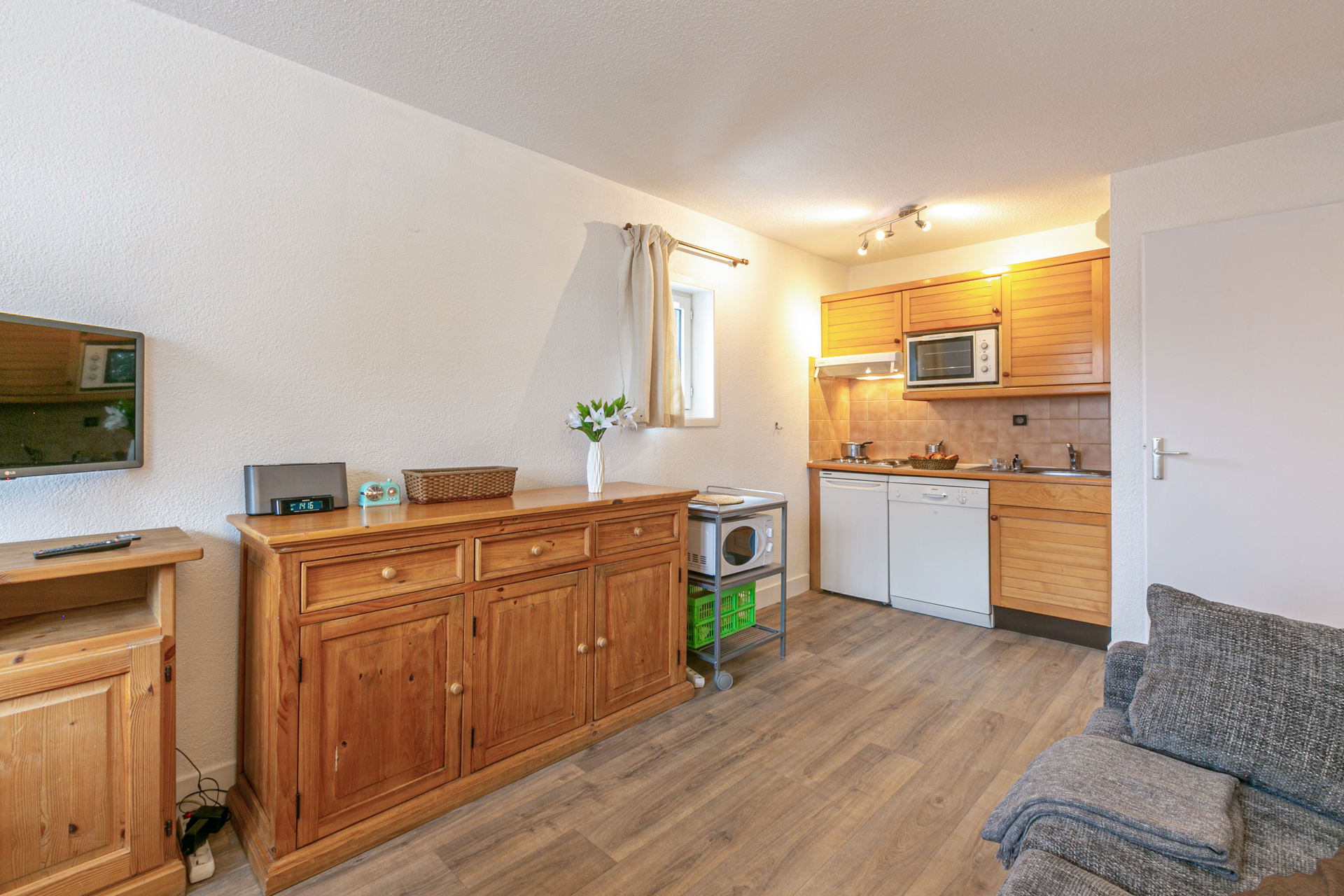 _lv_images__lot_0001050122_04_1457862