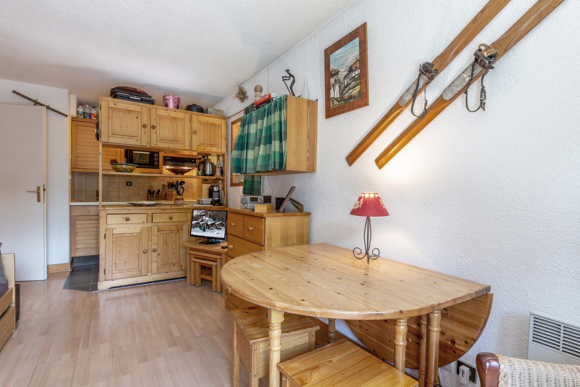 _lv_images__lot_0001050126_04_1456776