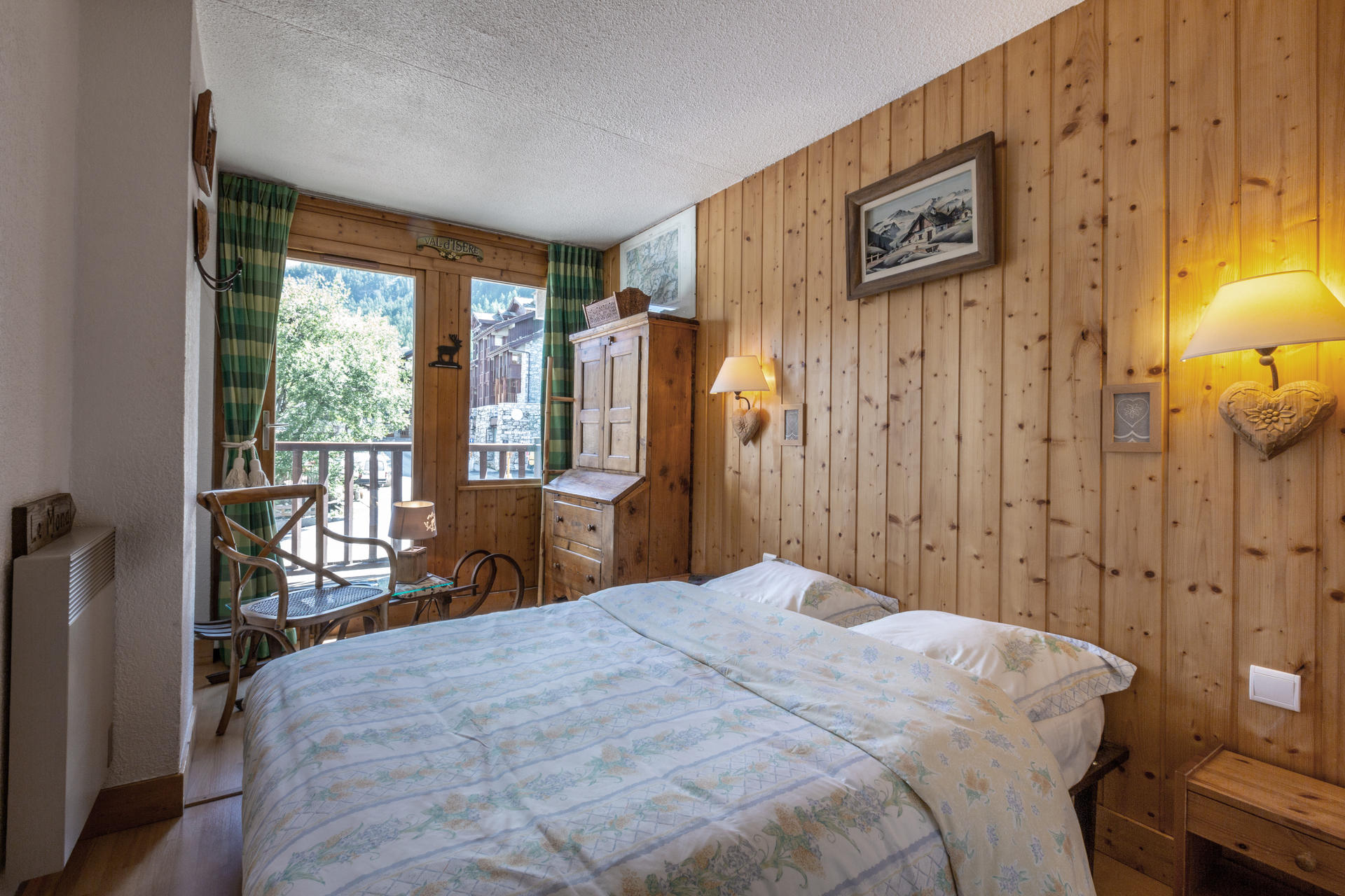 _lv_images__lot_0001050126_09_1456781