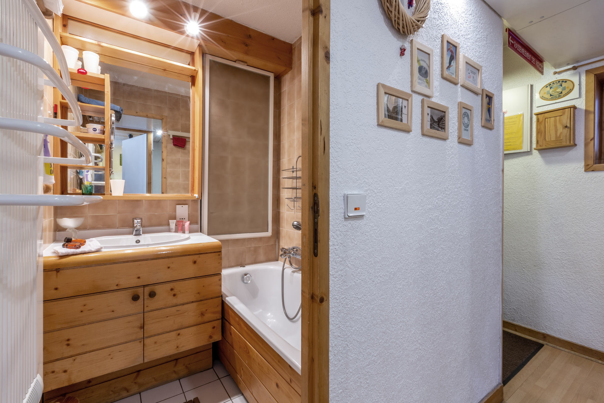 _lv_images__lot_0001050126_11_1456783